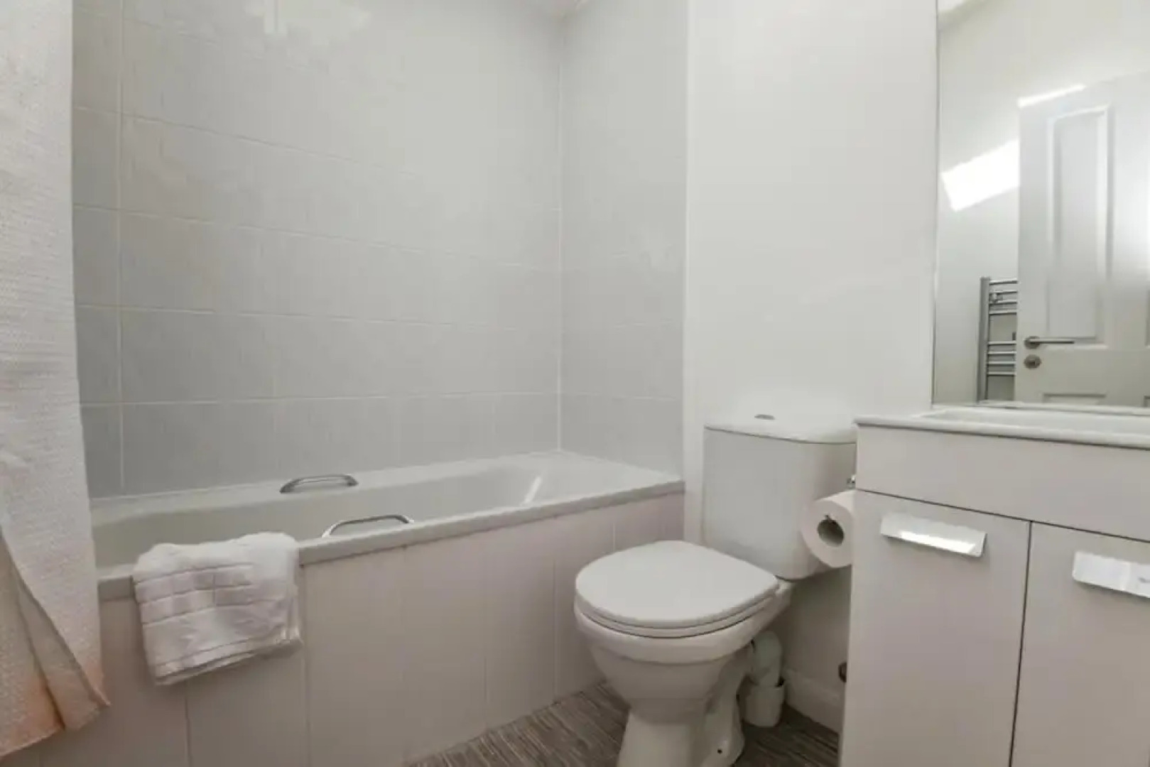 Lodge Sleeps 6 With Private Hot Tub