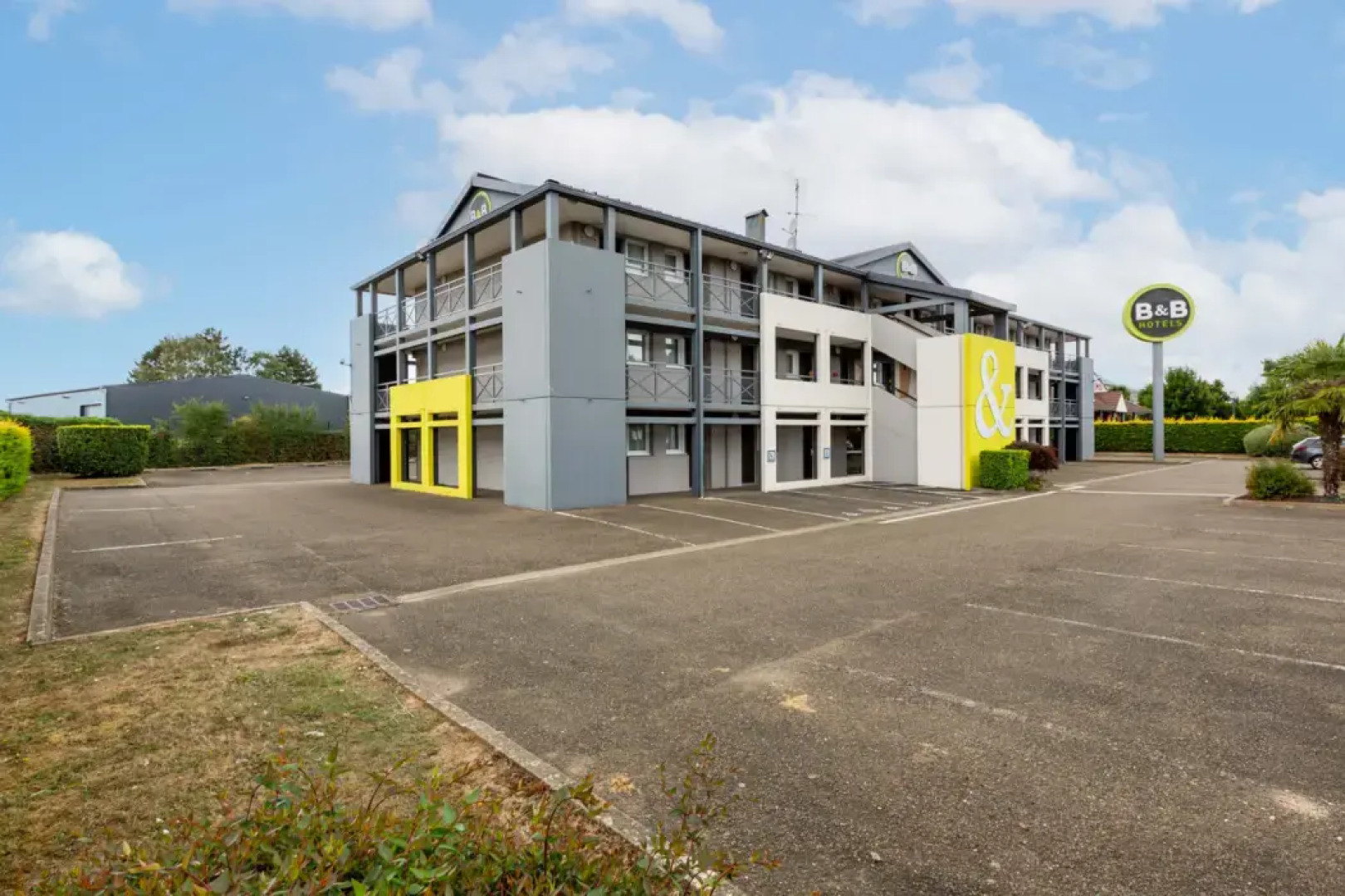 B&B HOTEL CHARTRES Le Forum (1)