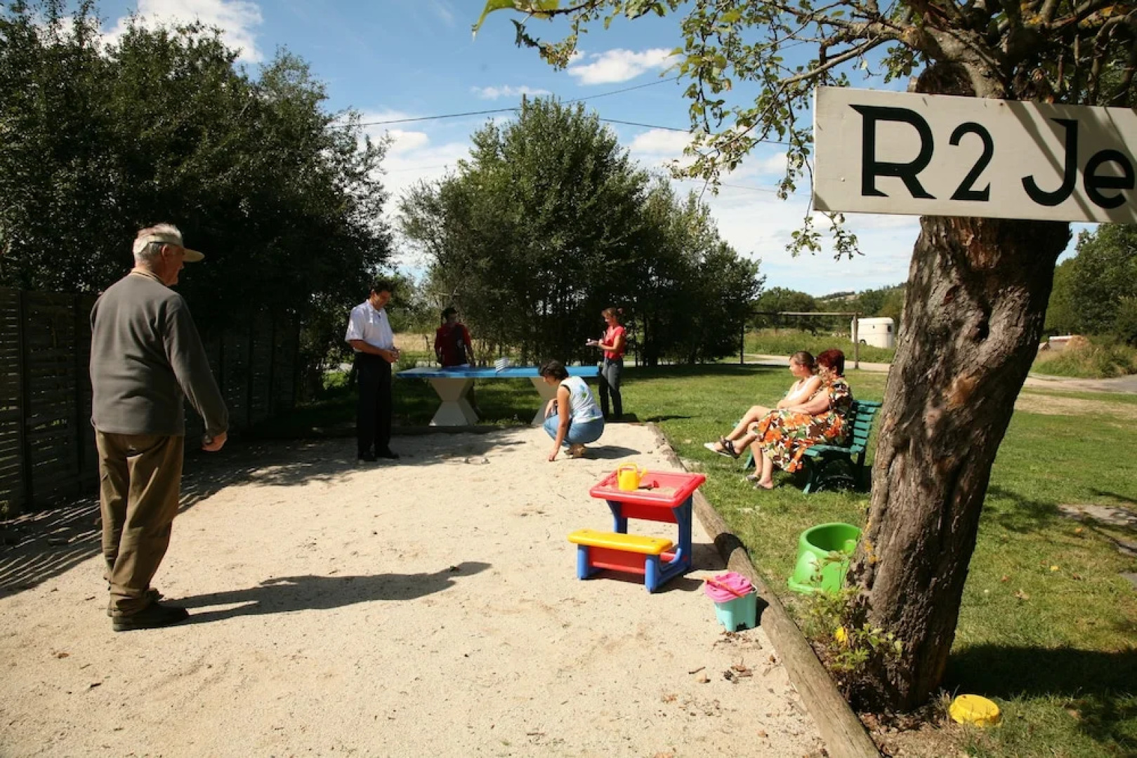 Hôtel-Restaurant La Crèche et sa piscine intérieure - Logis Hôtels