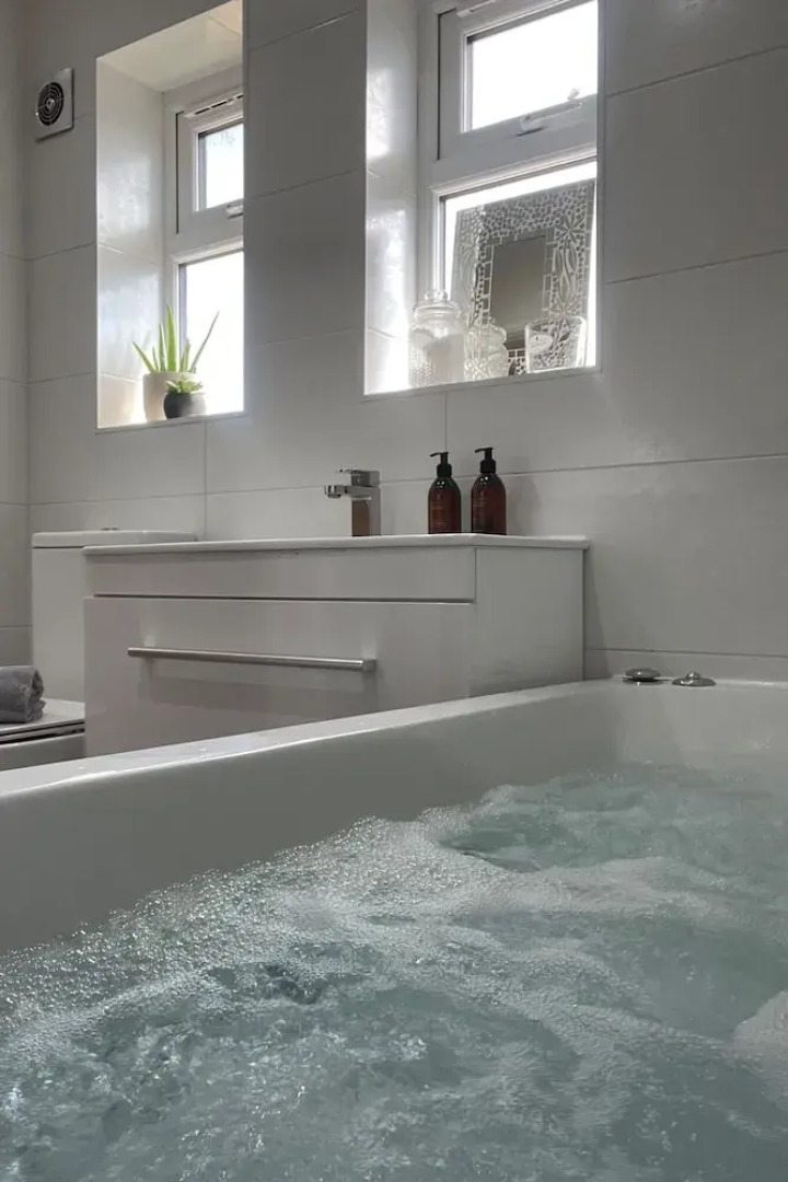 The Dooley, 3-beds, Sleeps 6, Pet Friendly