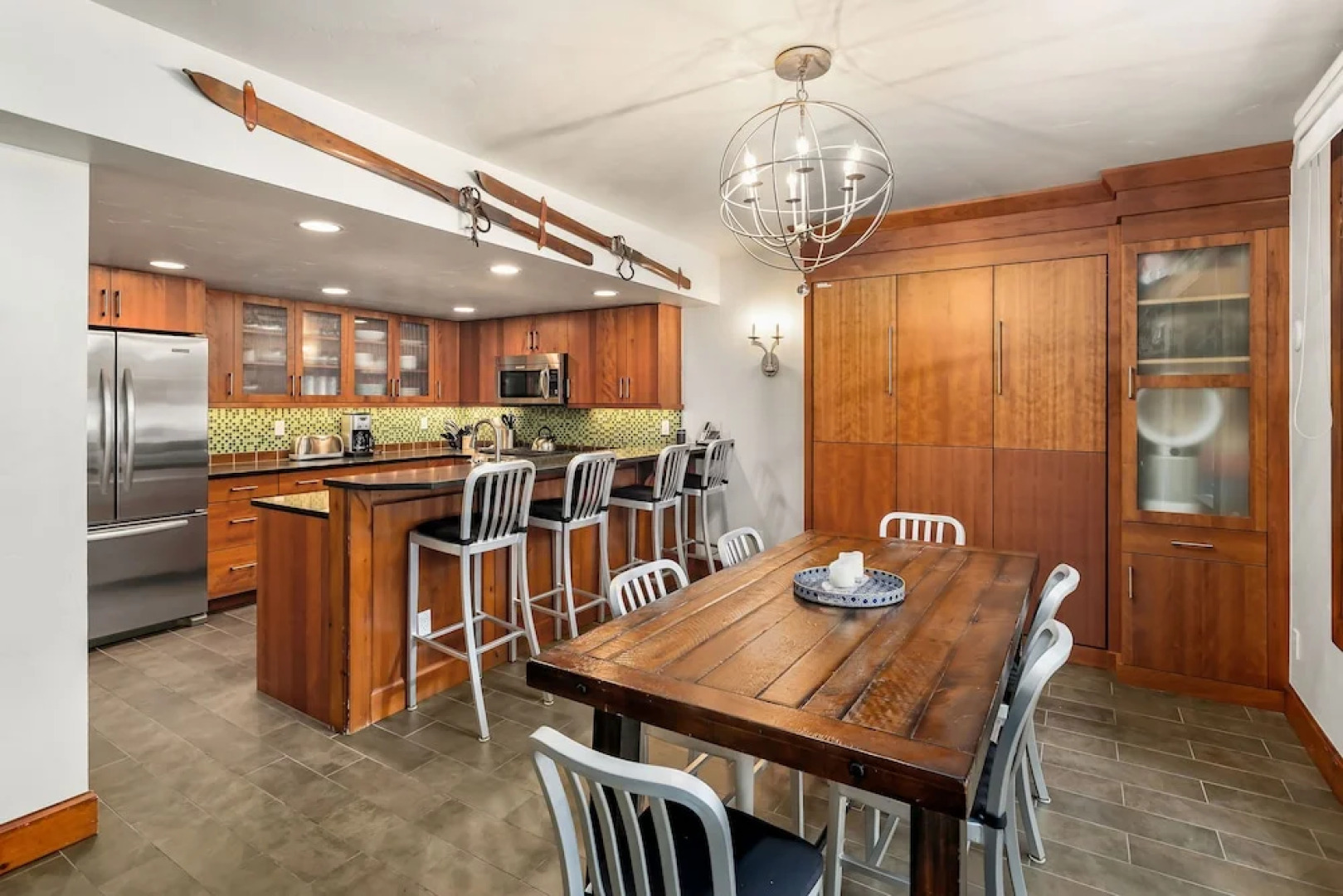 Fifth Avenue Condominiums by Frias