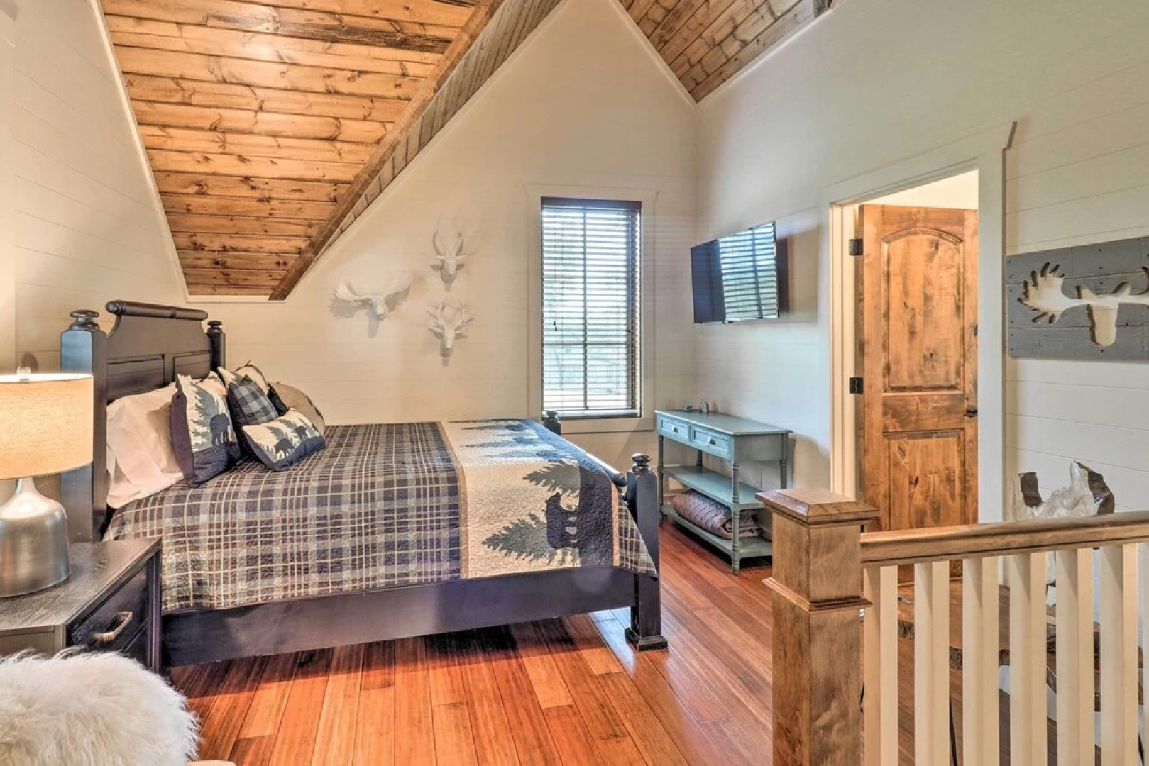 Serene Mountain Retreat! Rural Glenville Craftsman