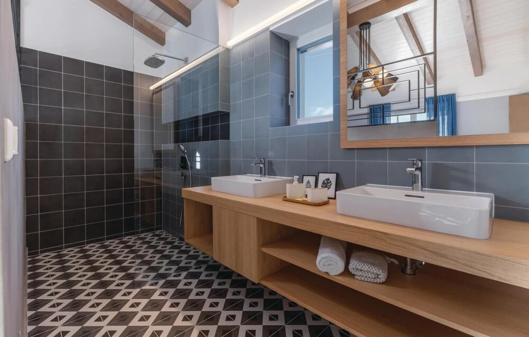 Beautiful Home in Babudri With 5 Bedrooms, Wifi and Outdoor Swimming Pool