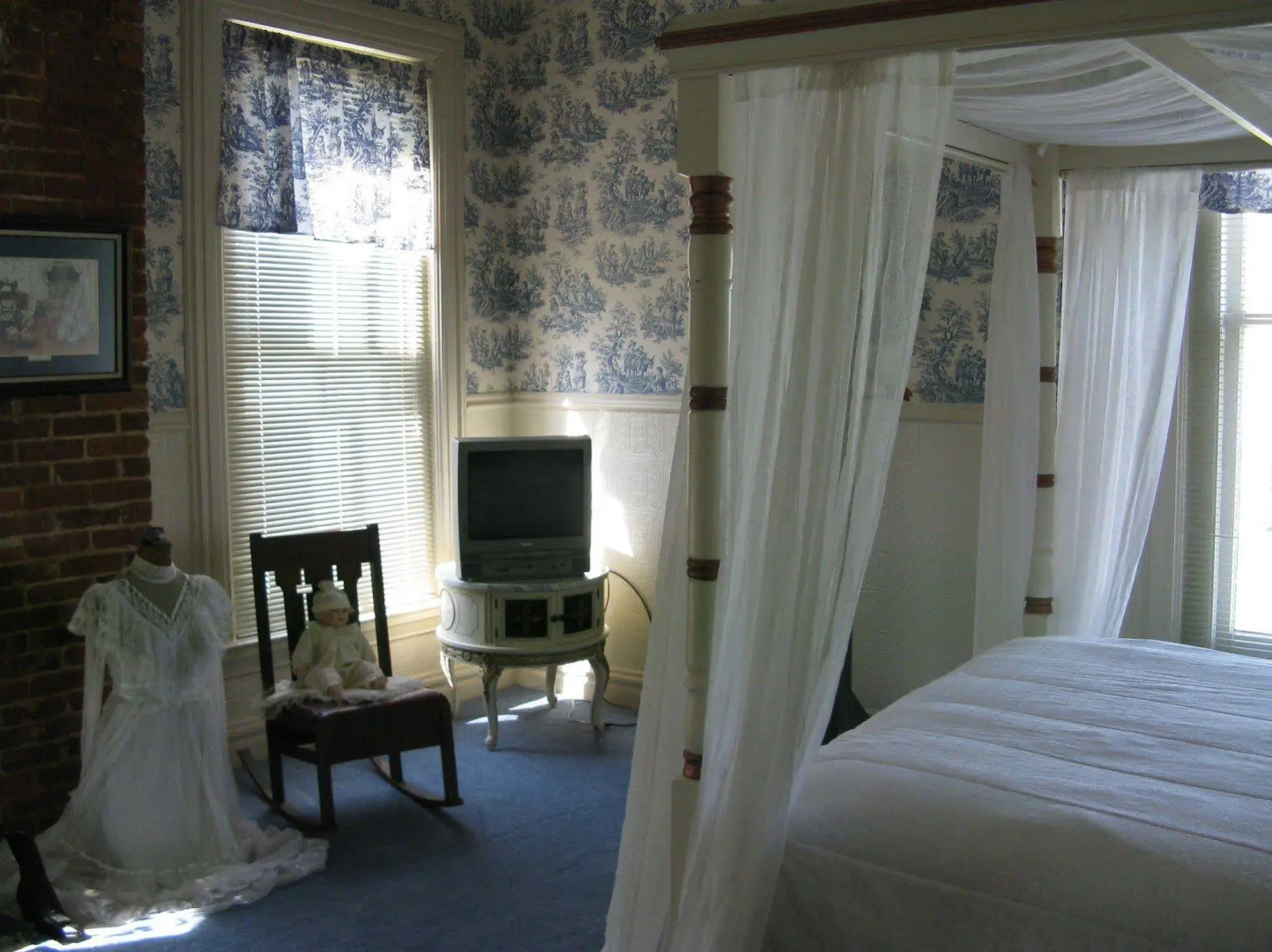 Riverview Mansion
