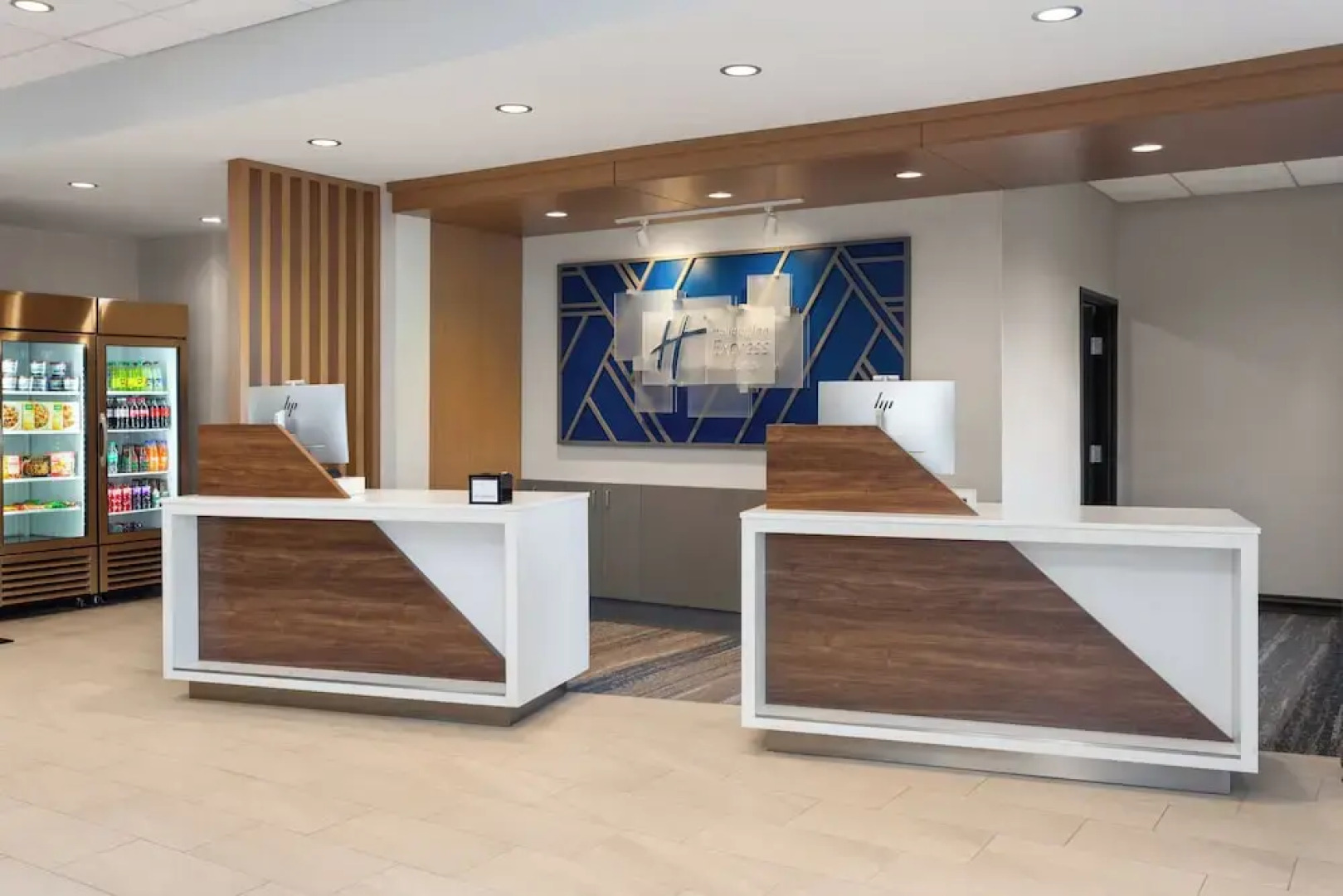 Holiday Inn Express & Suites Reedsburg - Dells Area by IHG