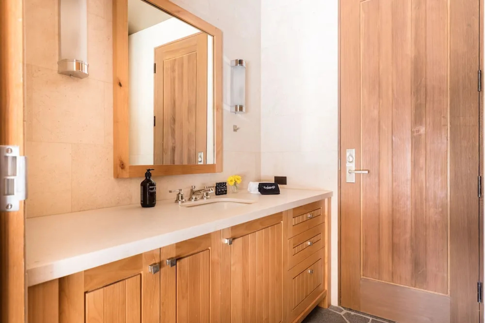 Hunter by AvantStay | Riverfront Cabin w/ Prvt Cottage | 10Mins from Squaw