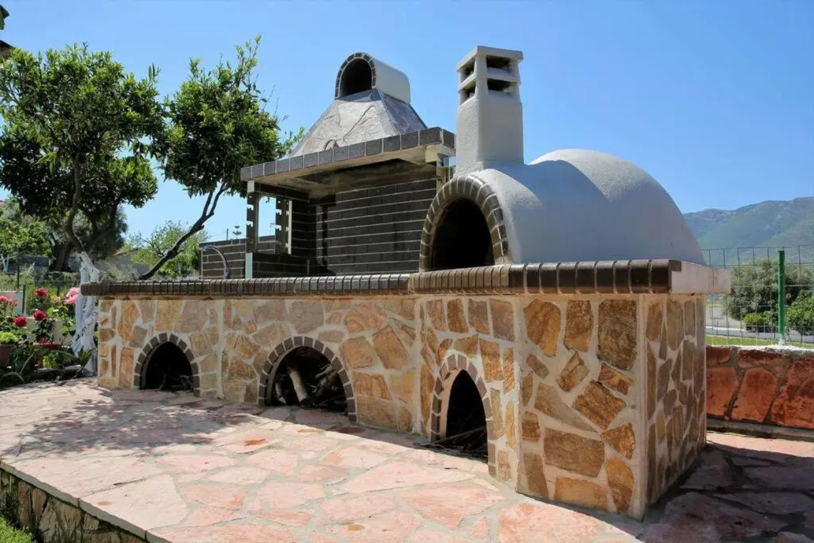 "Elegant & Quiet House"