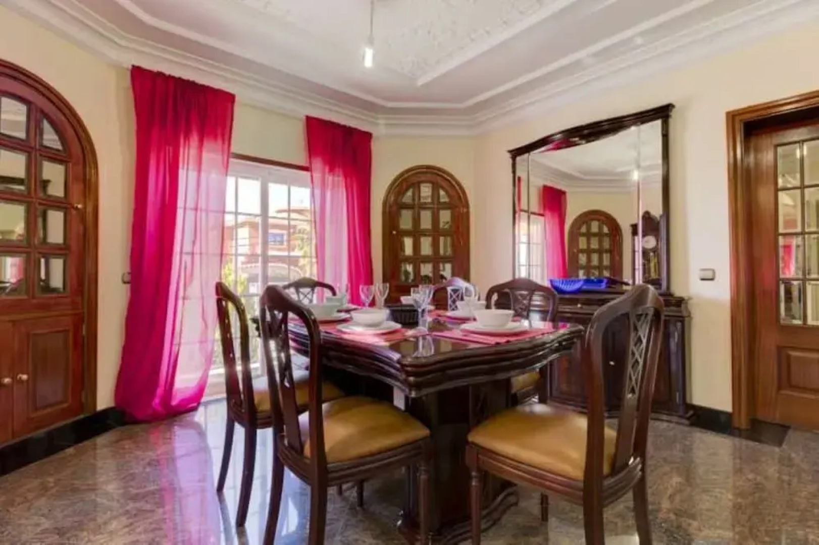 Villa - 6 Bedrooms with Pool and WiFi - 104371