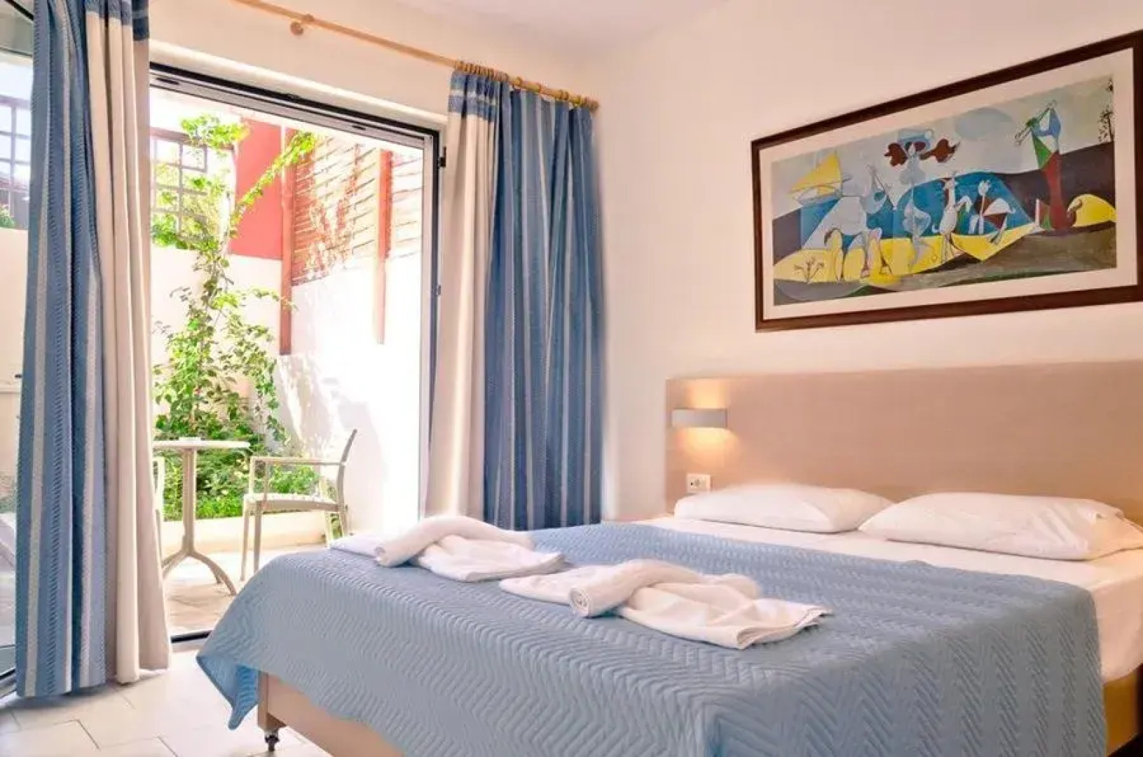 Talos Hotel & Apartments