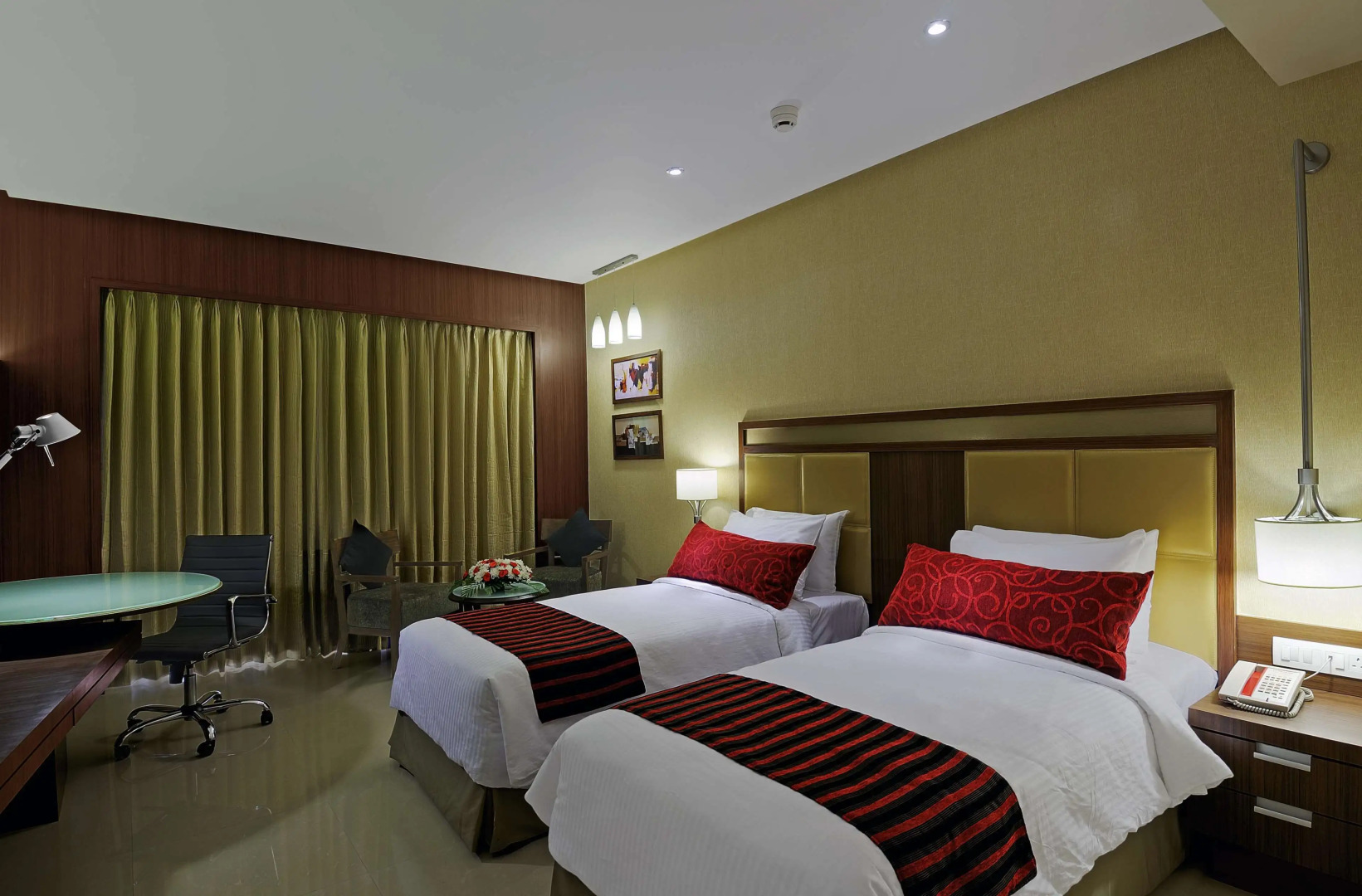 Express Inn The Business Luxury Hotel