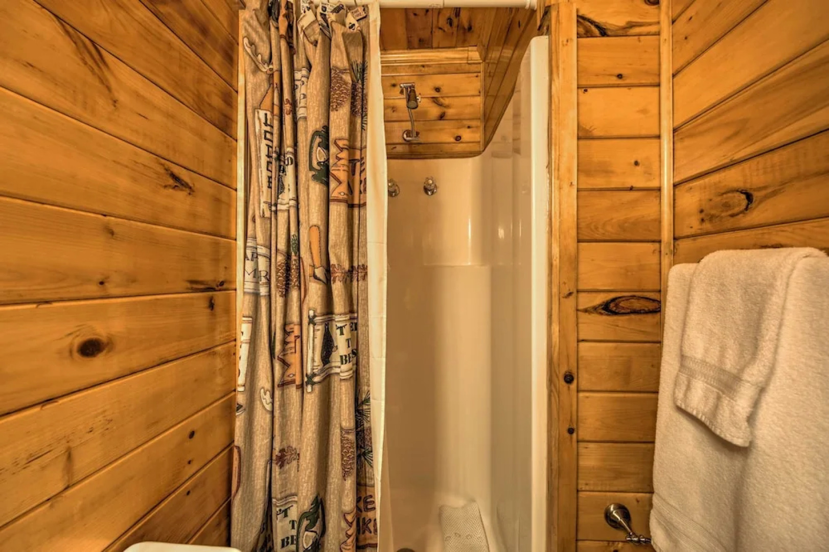 Ellijay Escape on Briar Creek w/ Hot Tub & Views!