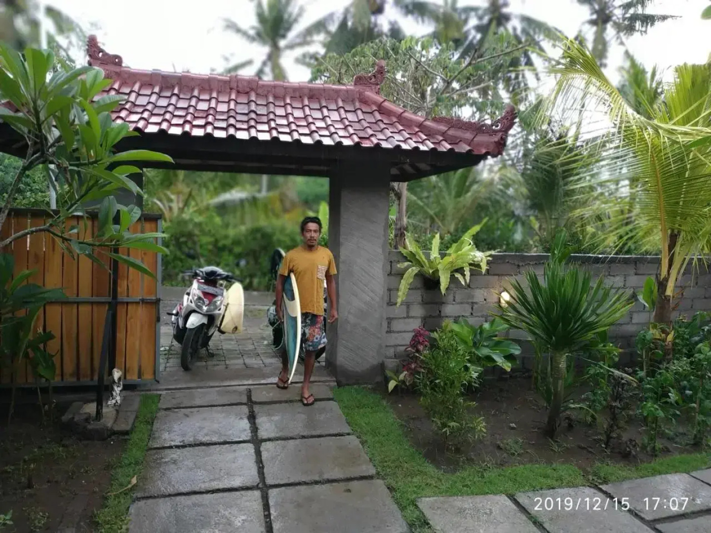 Surf Retreat Villa Sari