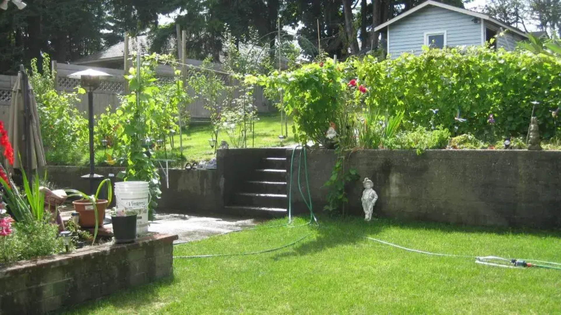 Surrey chic 2 bdrm basement unit