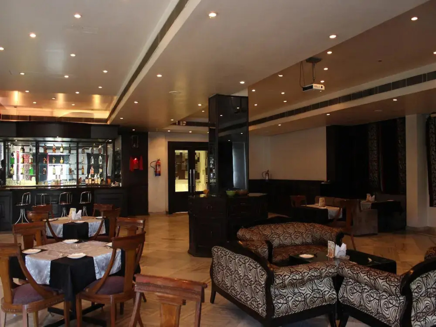 OYO 2617 Hotel Samrat Heavens