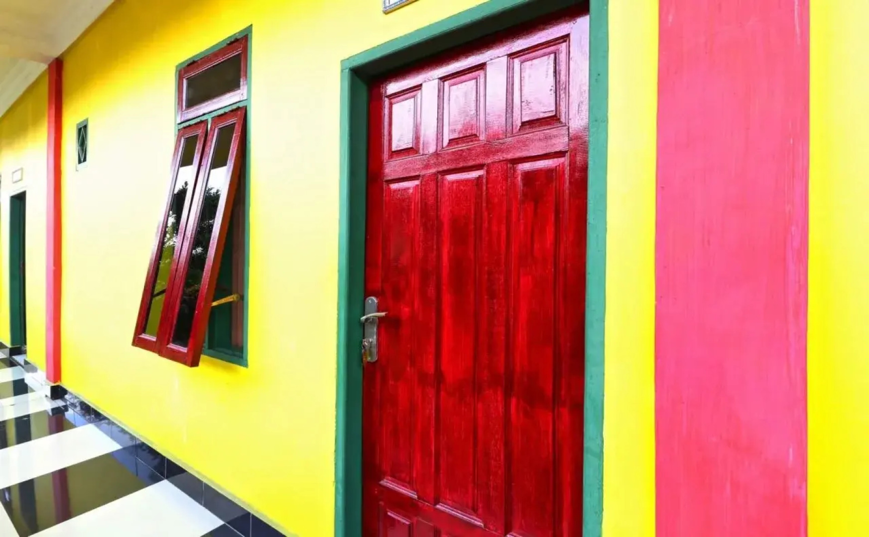 Hotel Rembulan & Karaoke