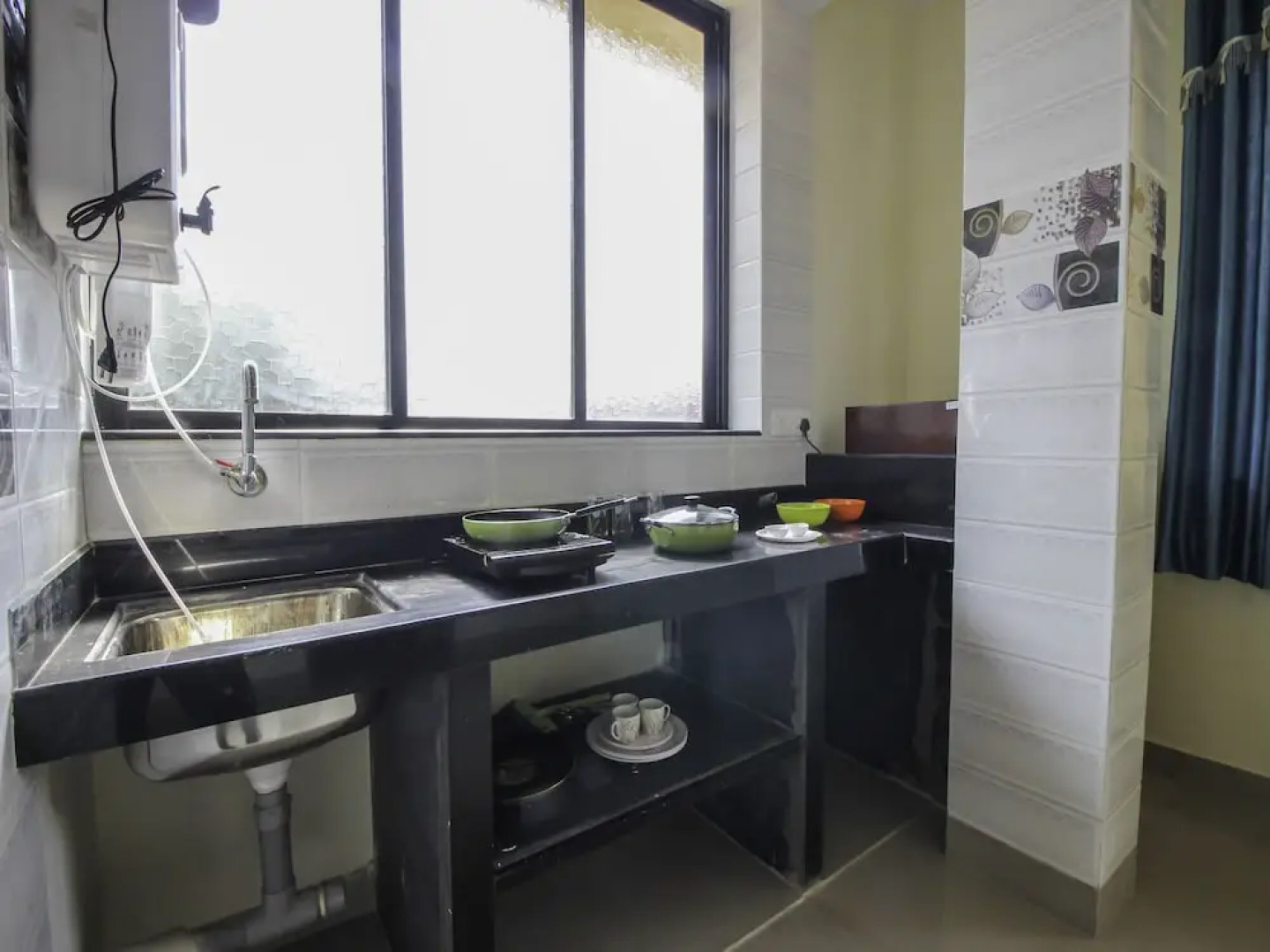 OYO 15927 Home Spacious Studio Reis Margo Fort