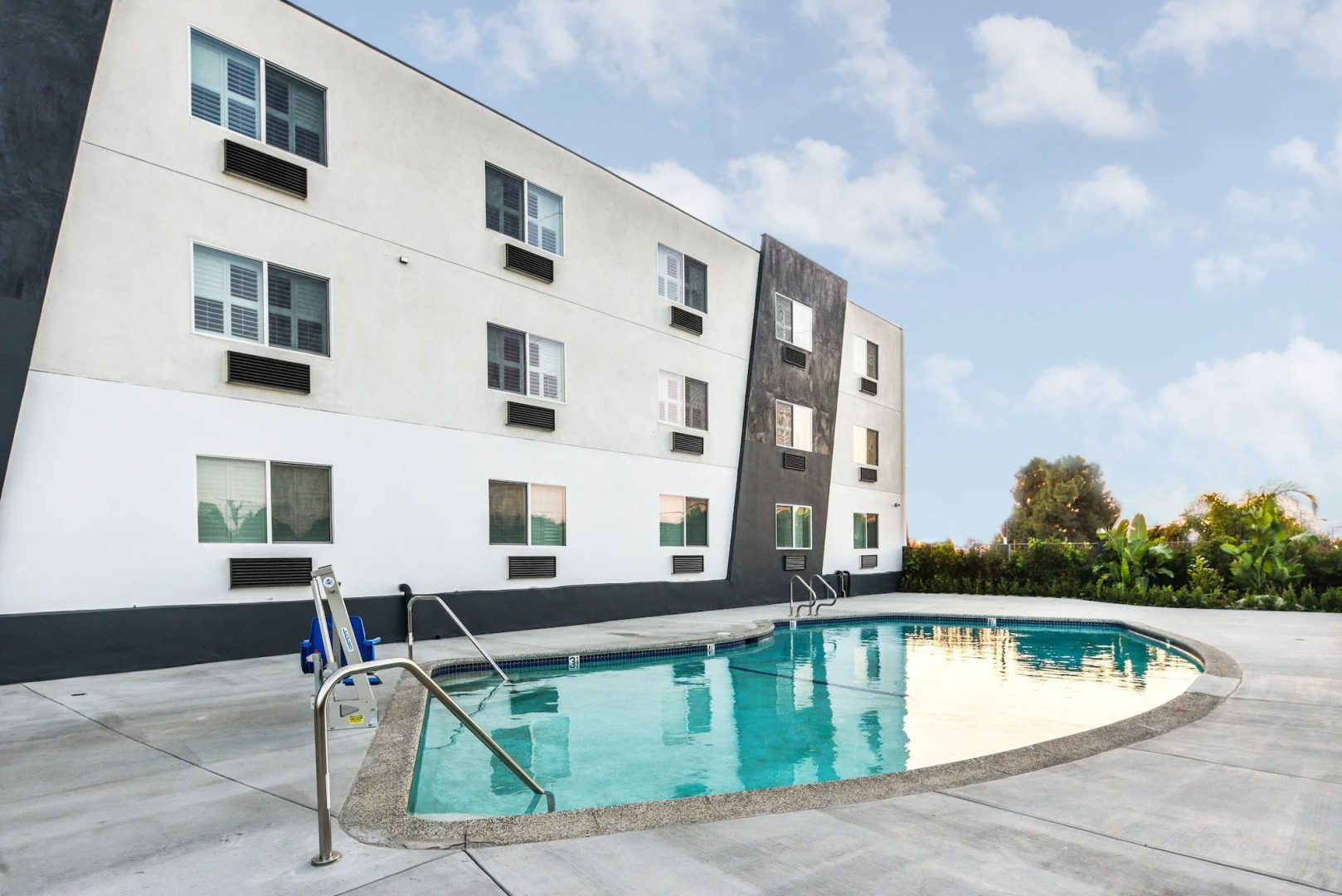 Hollywood Inn Suites Hotel