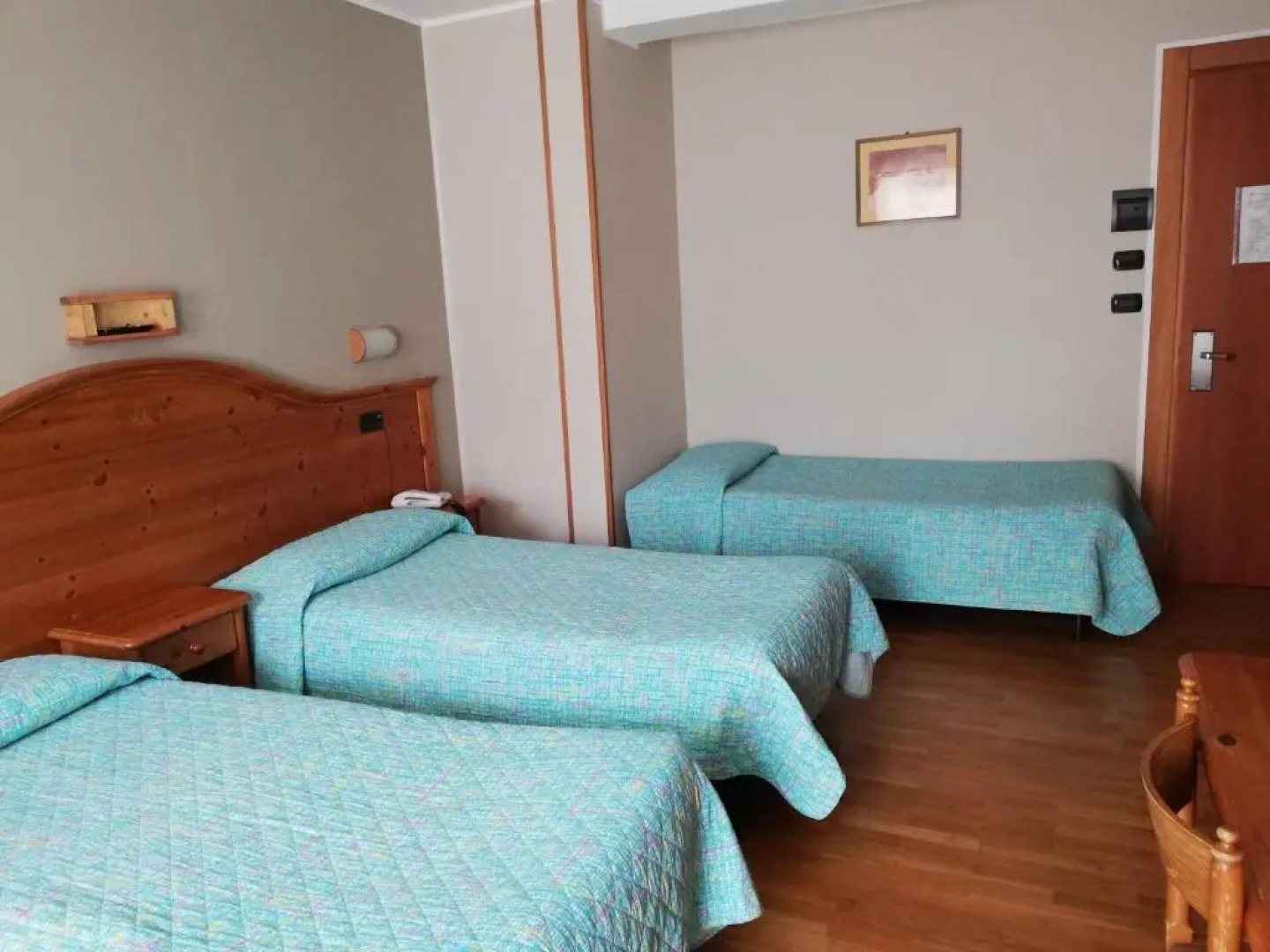 Hotel Holiday Debili