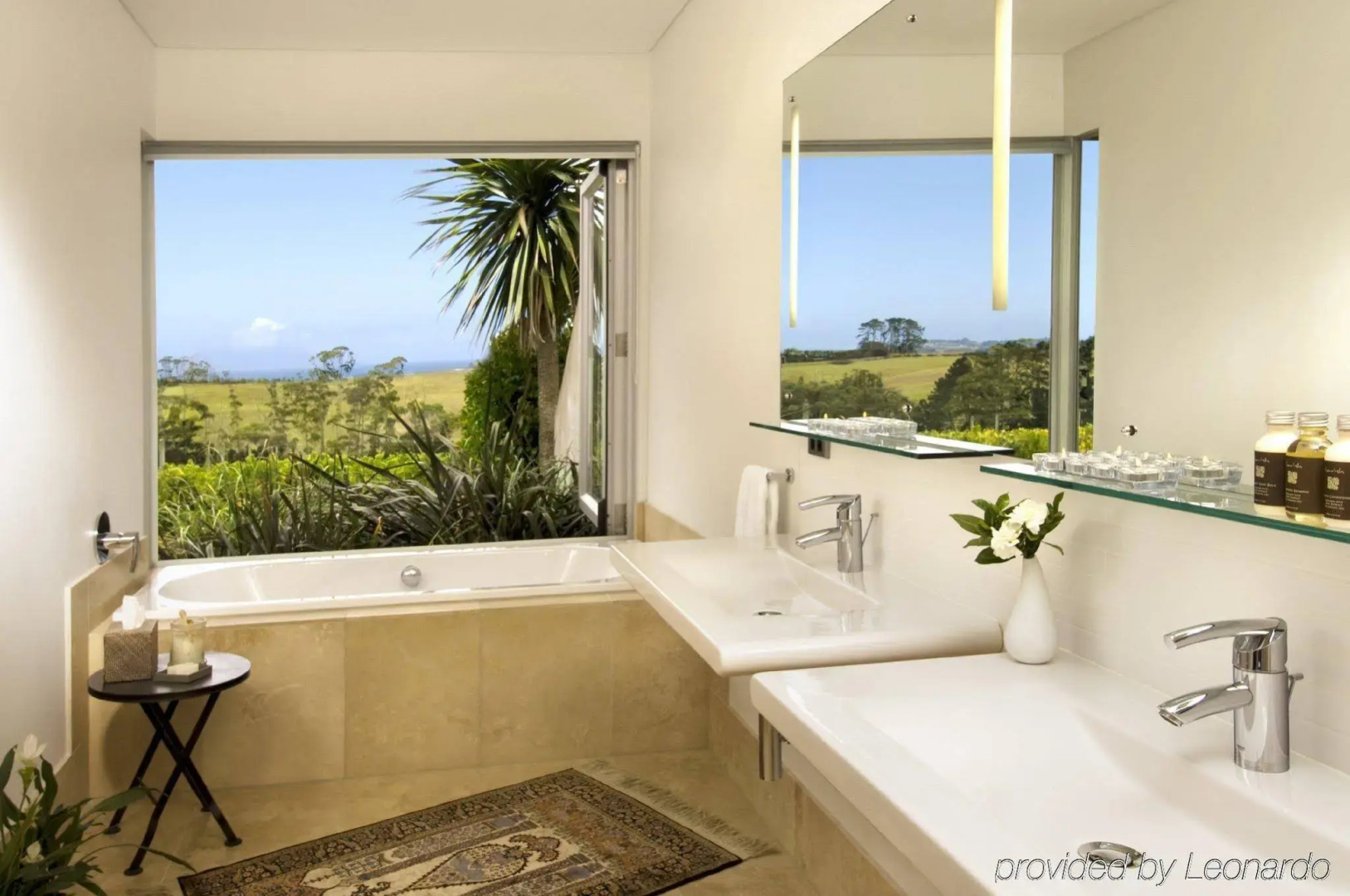 Takatu Lodge and Vineyard