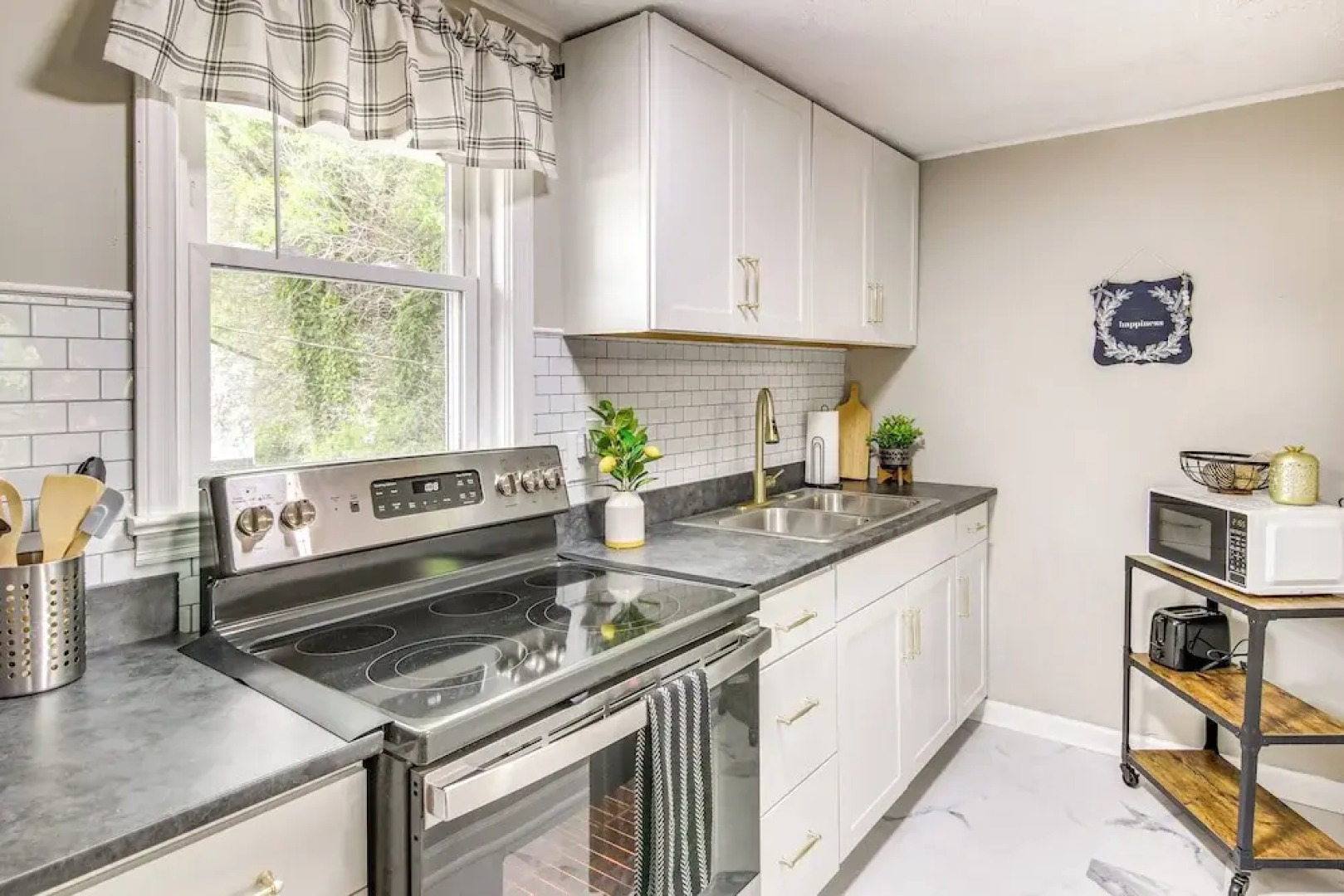 4 Mi to Nolichucky River: Apt w/ Shared Yard!