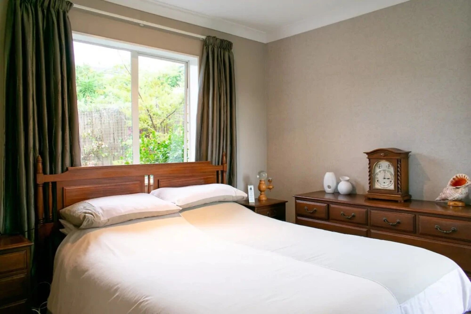 Grand 4 Bedroom Home With Balcony and Garden