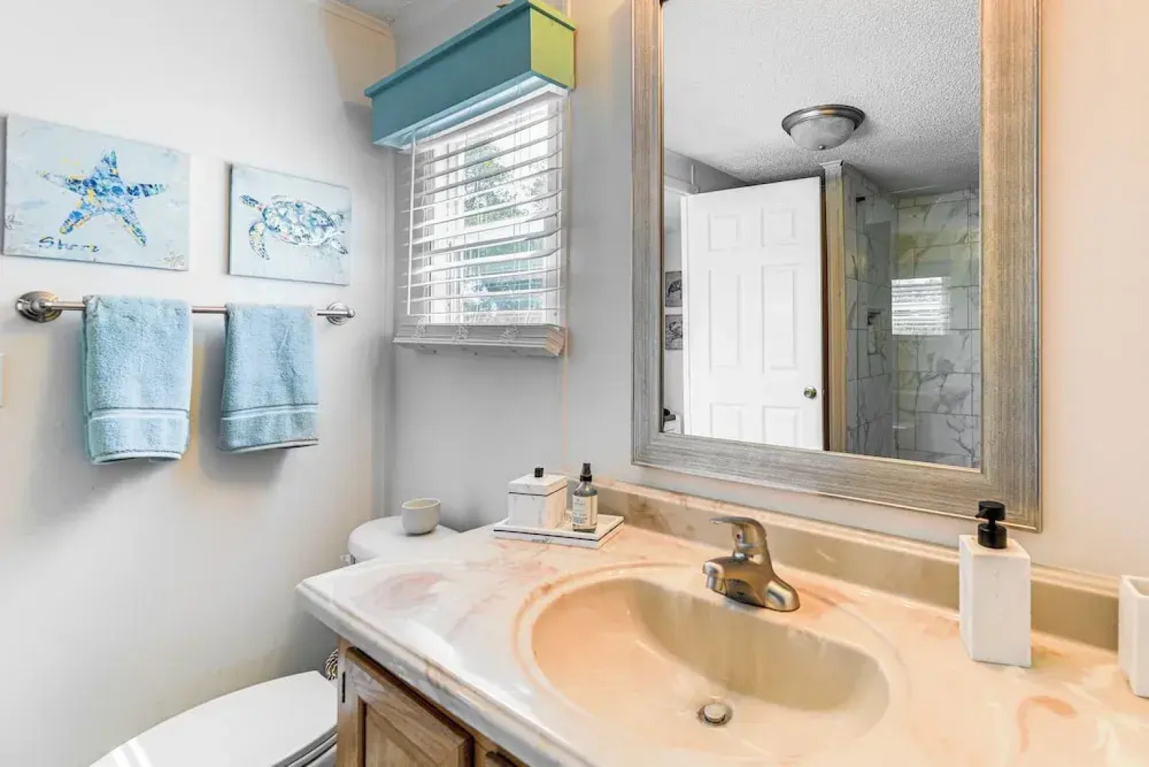 2 Blocks to Crystal Coast: Family-friendly Retreat