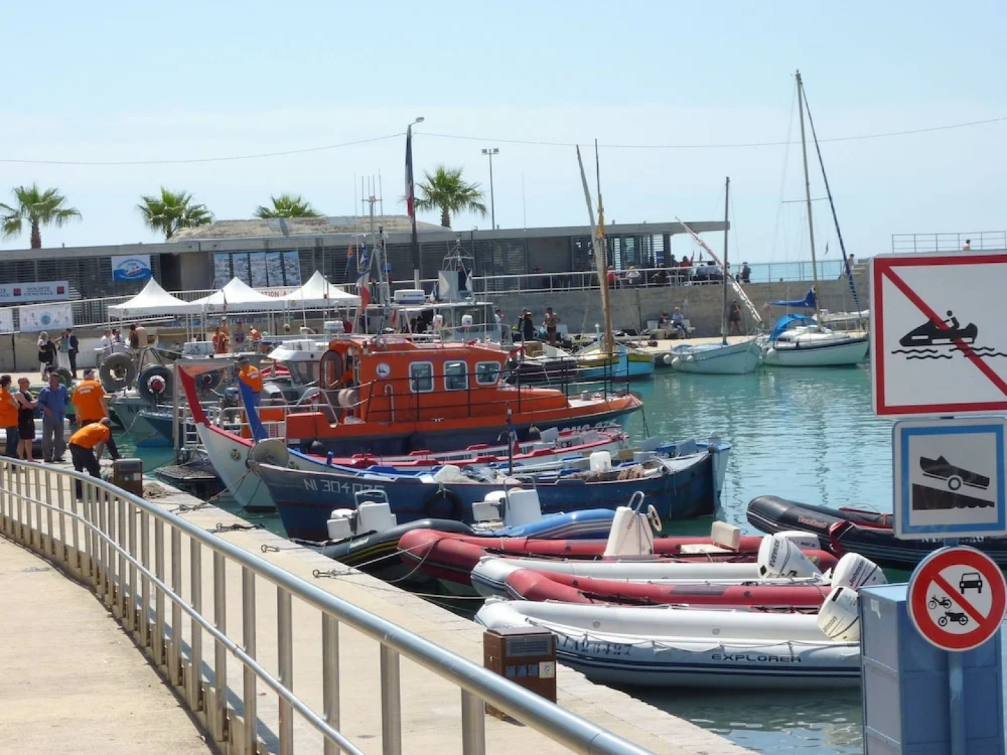 Spacious Villa in La Gaude With Swimming Pool