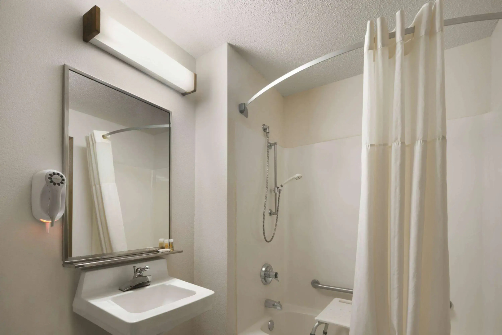 Days Inn by Wyndham Willmar