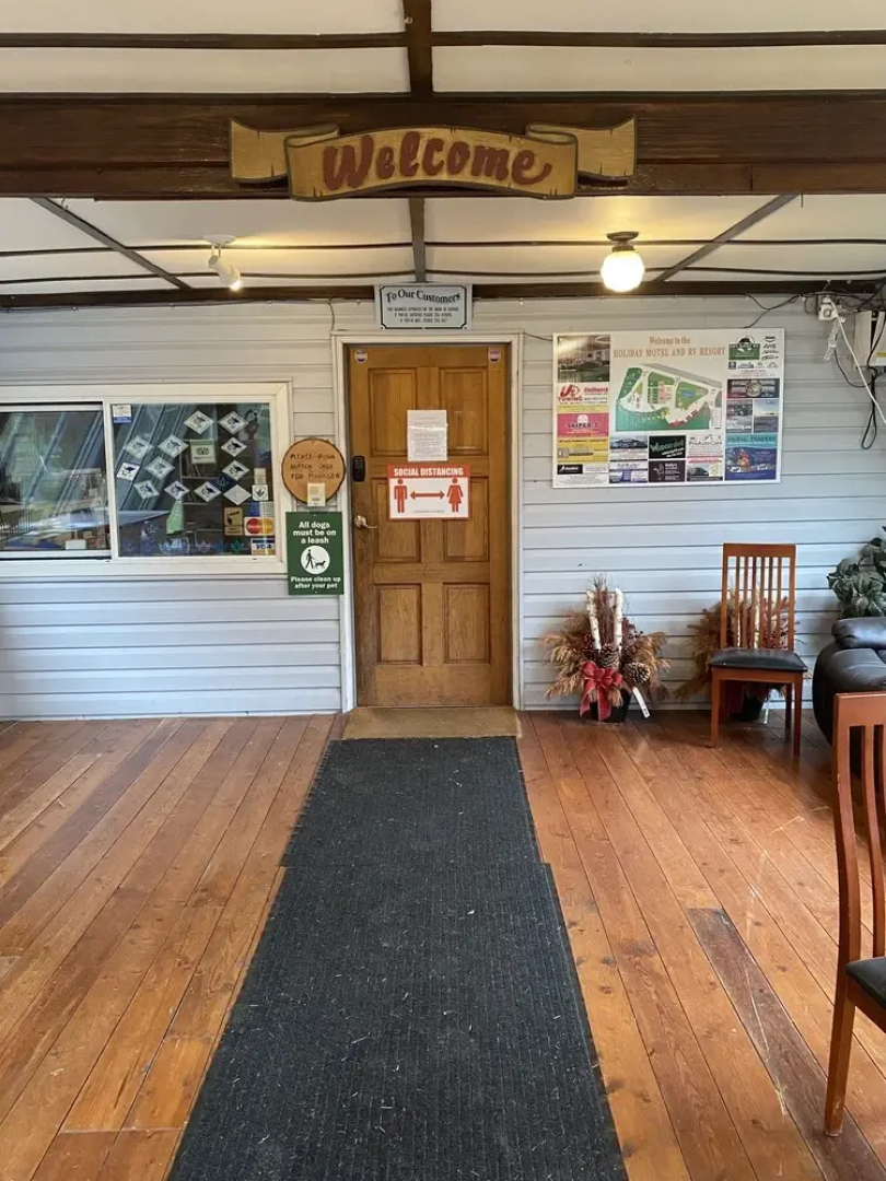 Holiday Motel & RV Resort