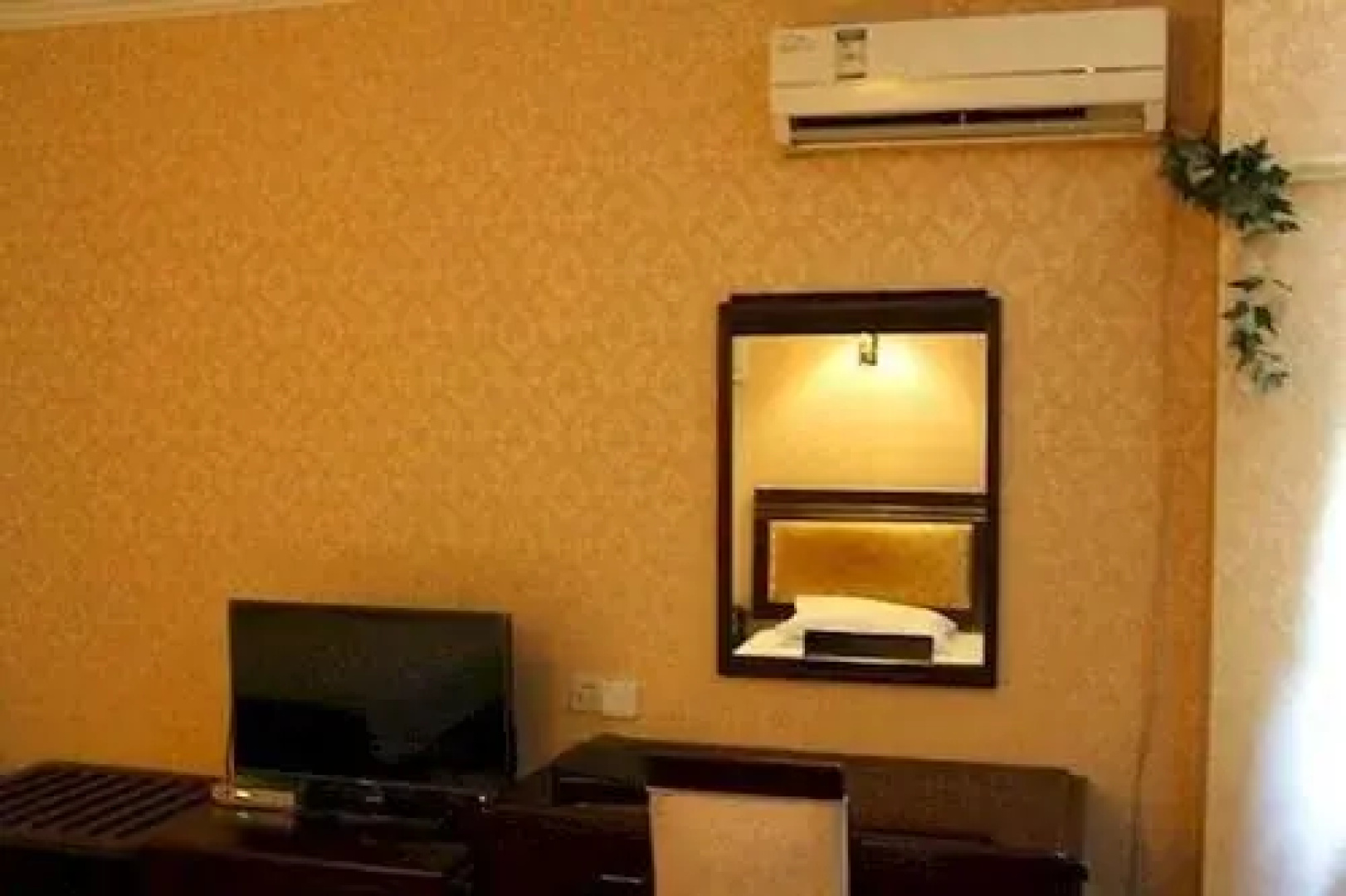 Huaya International Hotel