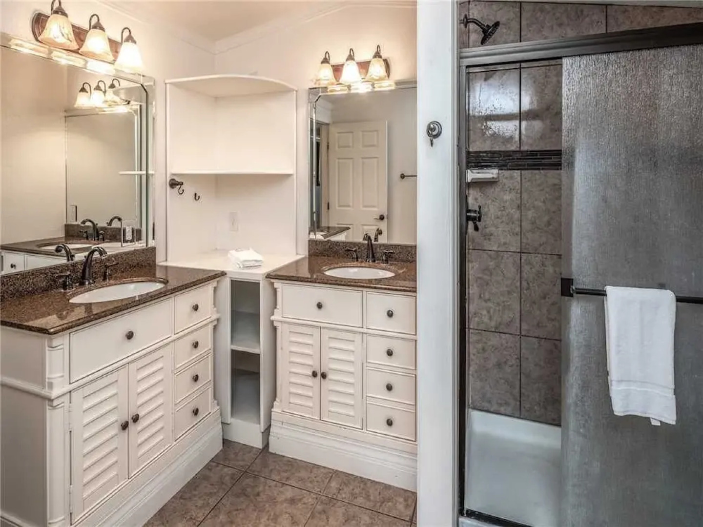 Eagle Creek Complex, Six Cabins, Indoor Heated Pool, Sleeps 28