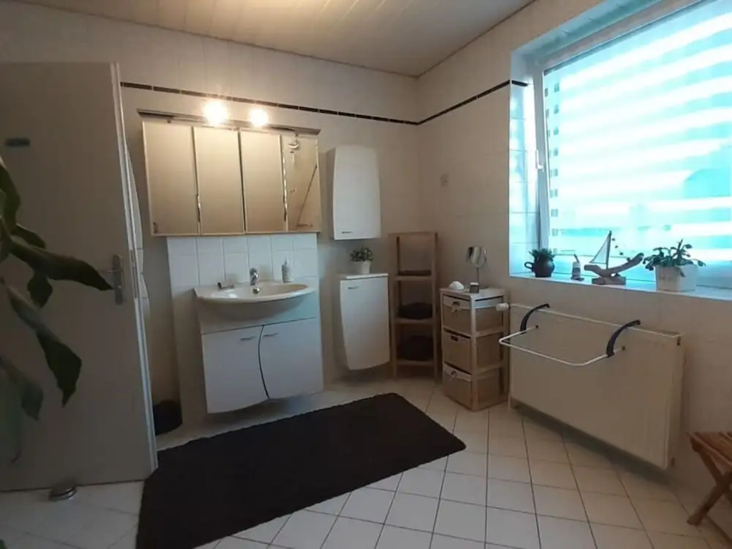 "lake View" Modern Retreat