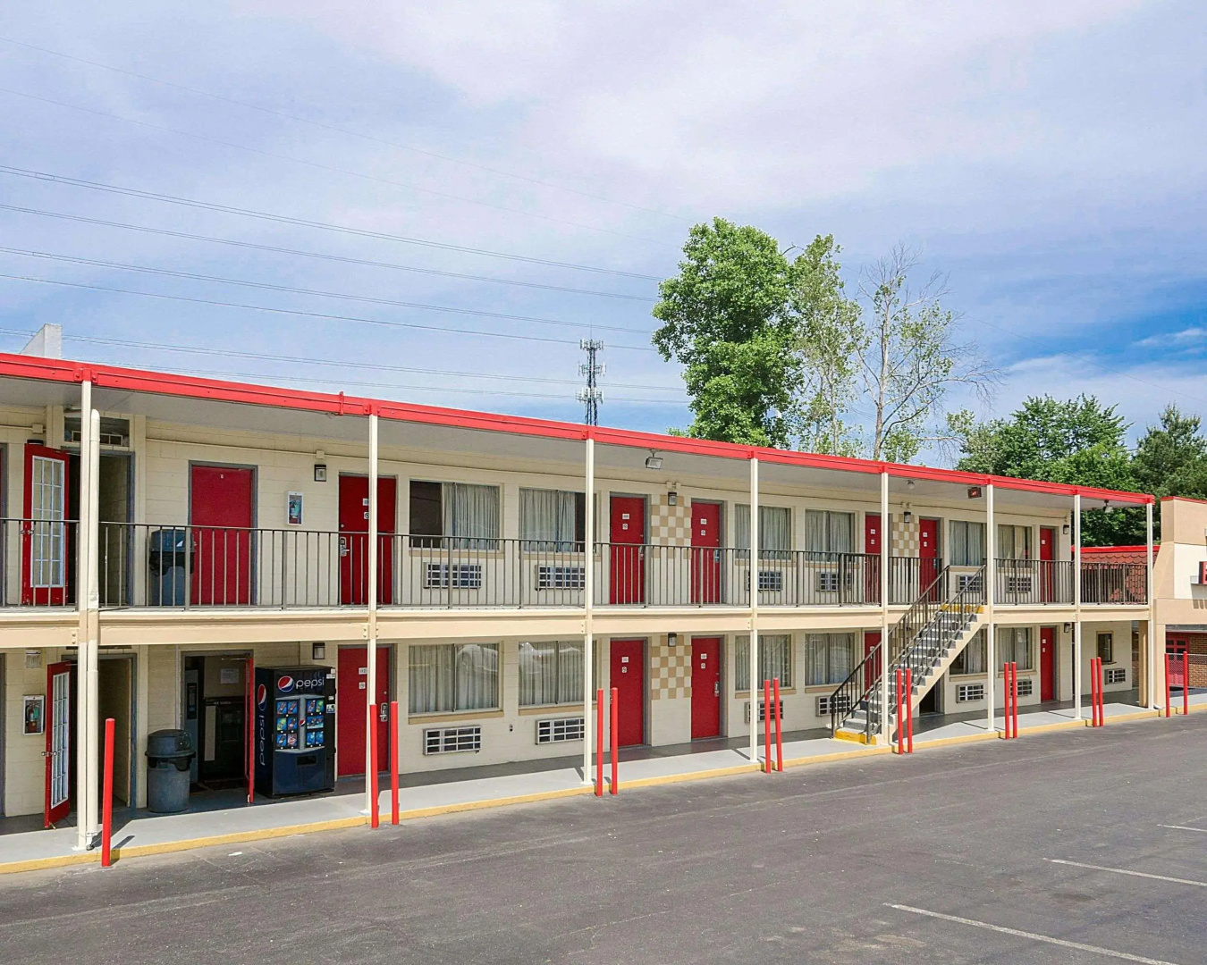 Econo Lodge North