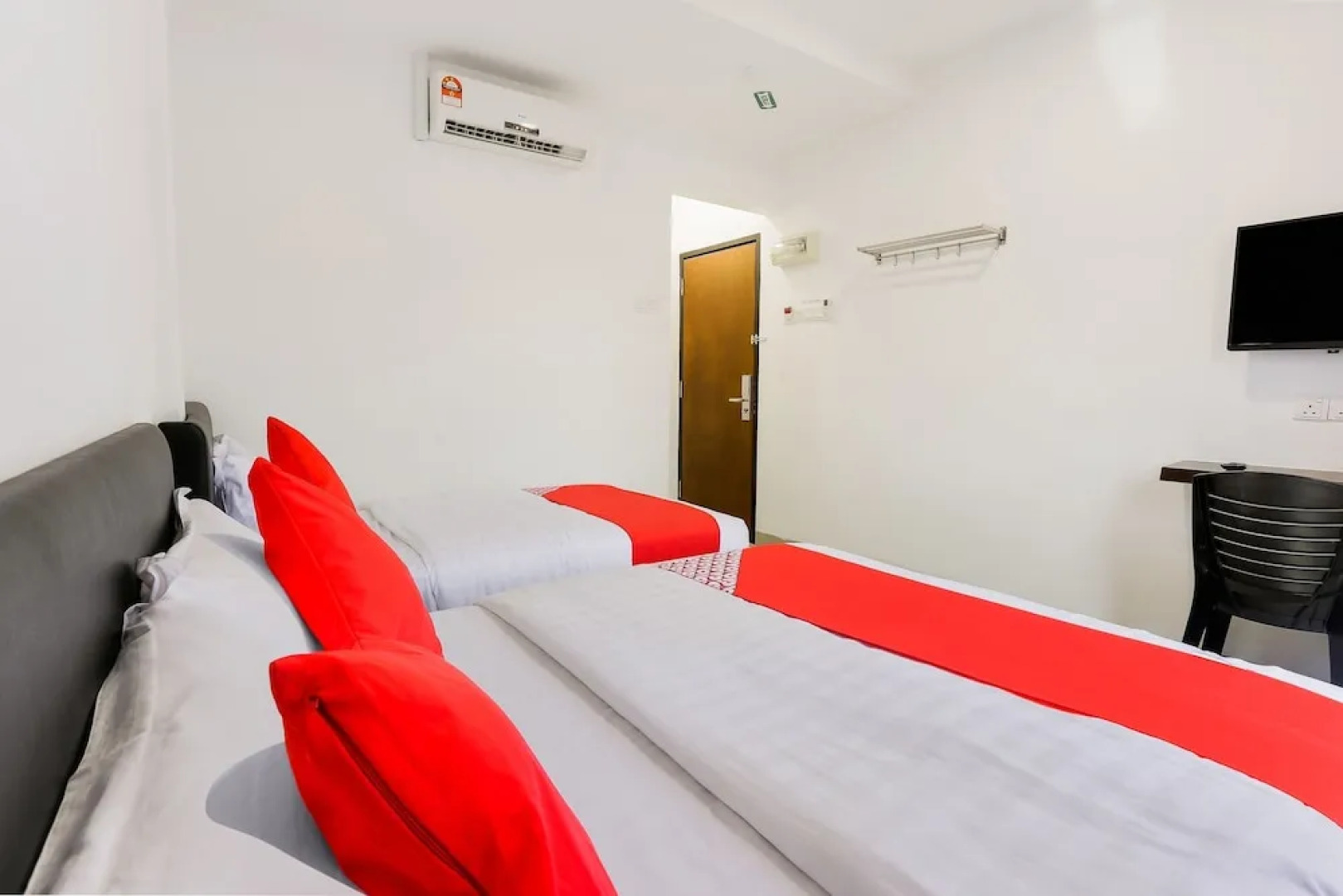 Rich Hotel by OYO Rooms