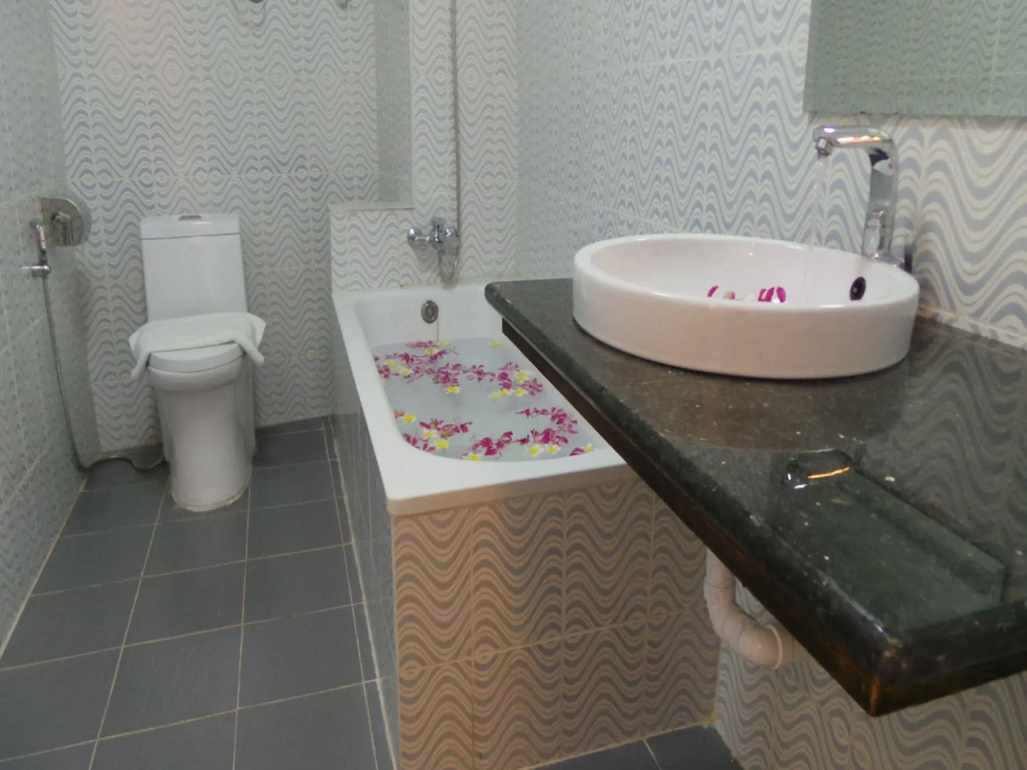 Mandalay White House Hotel