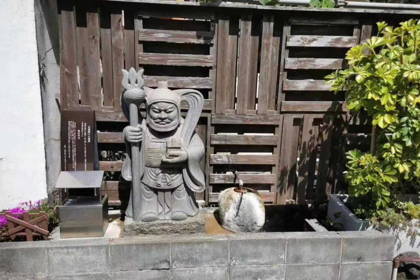 桜薫 熱川駅まで280メートル海水浴場まで500メートル