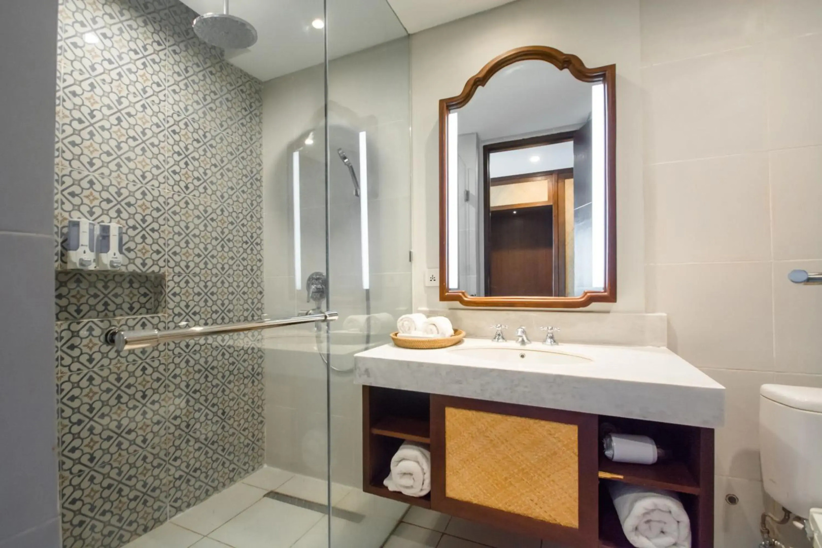 Lovina Beach Club & Resort