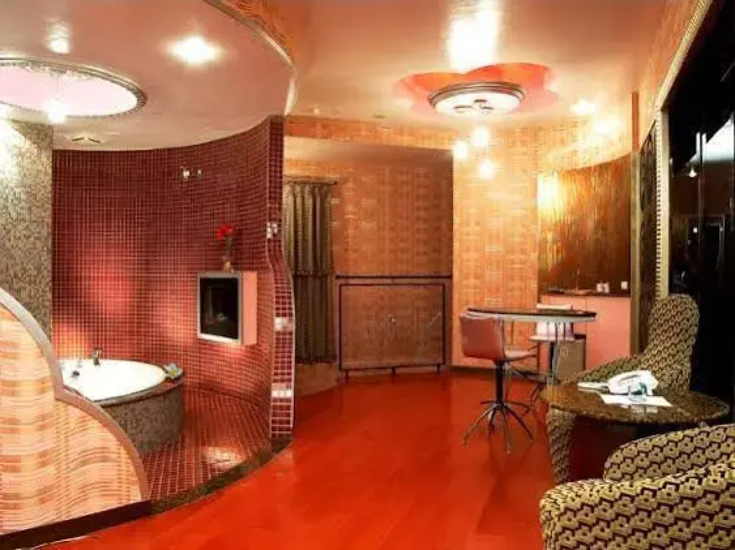 Royal Group Motel Nan Tse Branch