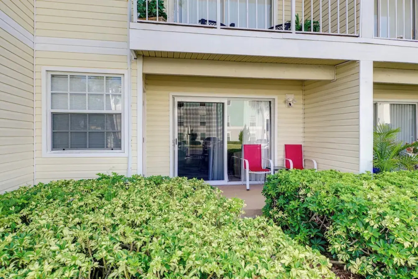 Walk to Beach: 1st-floor Unit w/ Pool in Melbourne