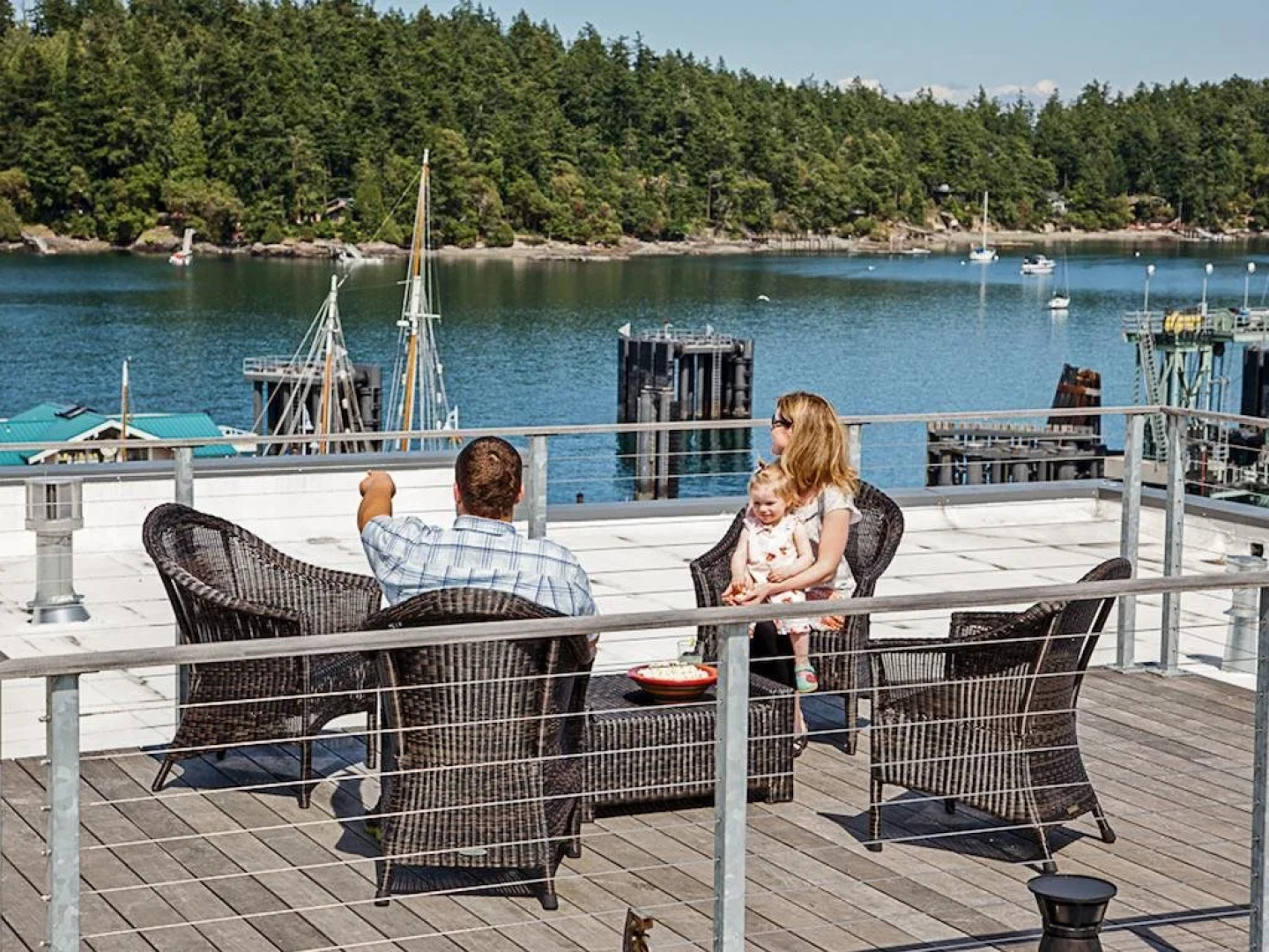 Island Inn at 123 West