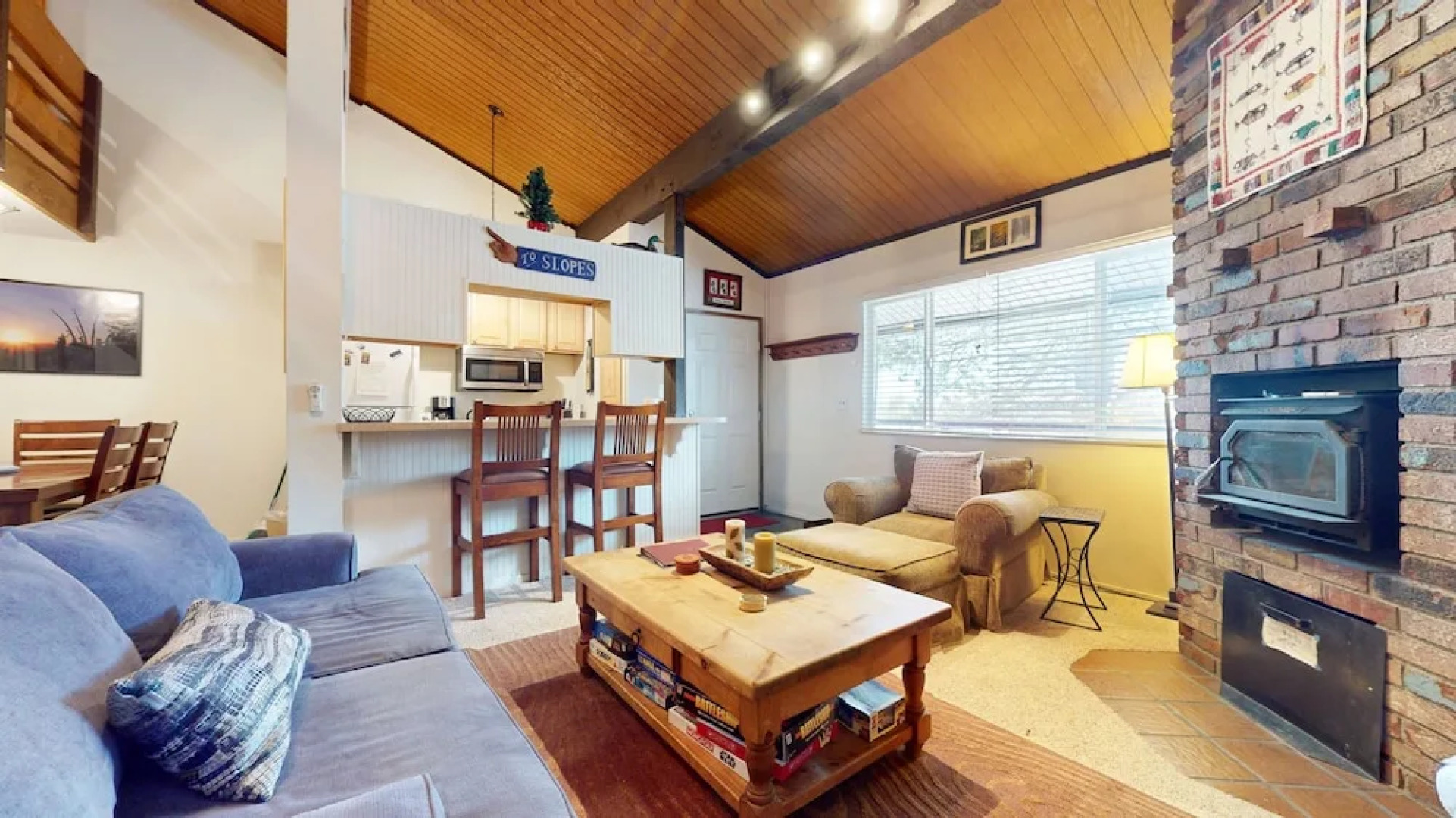 Sierra Manors 75 Cozy and Comfy Condo, On the Shuttle Route by Redawning