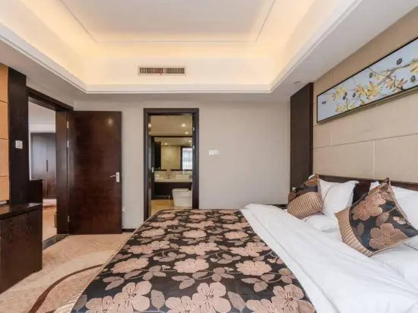 Hometown Lotus Hotel