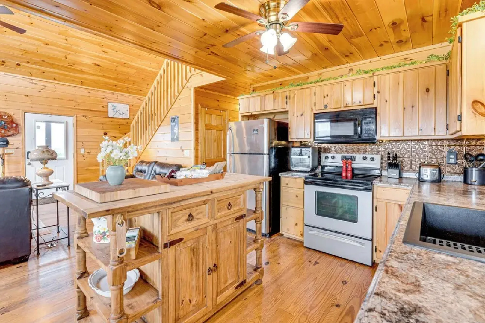 Mtn-view Cabin: Deck & Pets Welcome in Murphy
