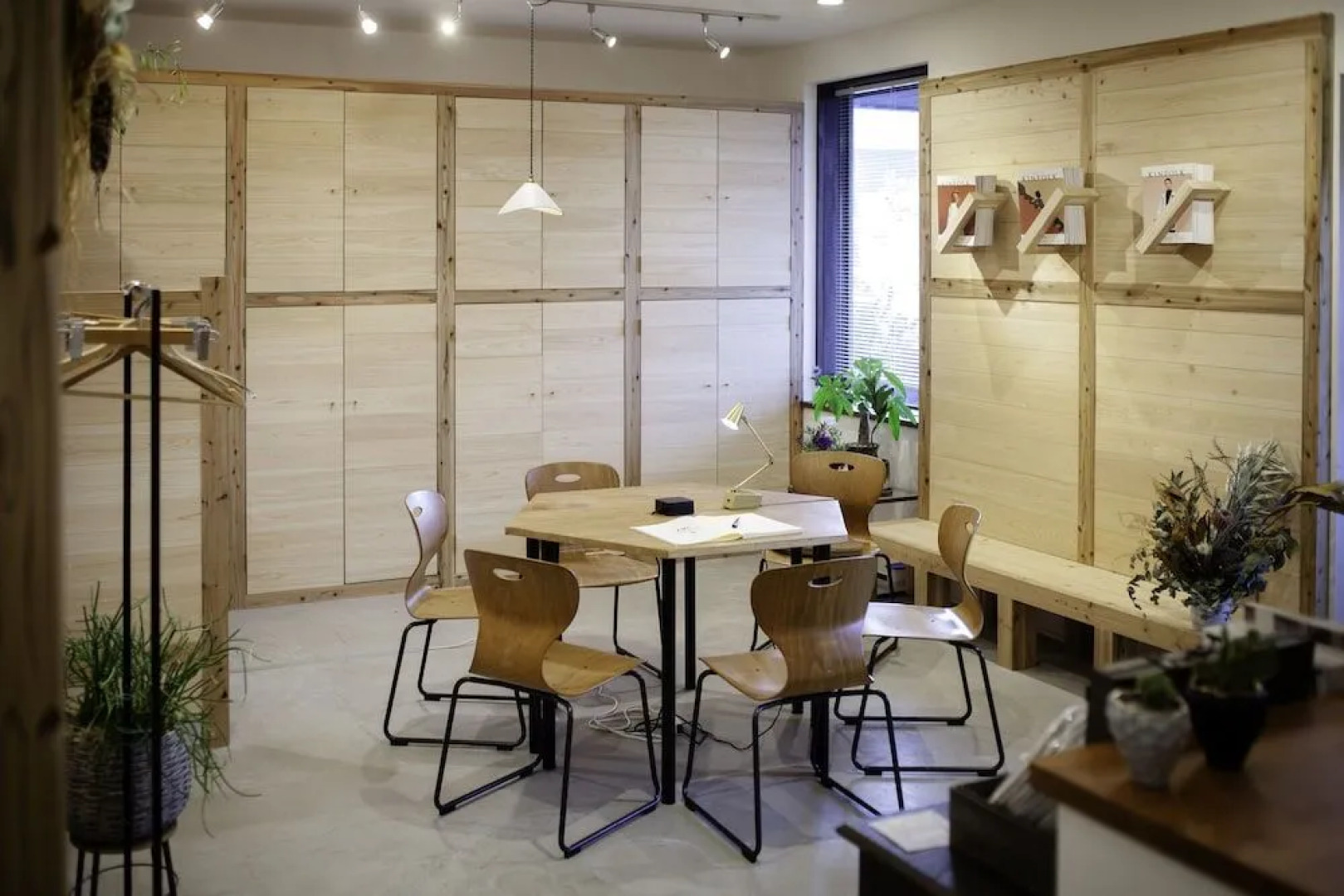 FOLK FOLK Hostel, Cafe & Bar