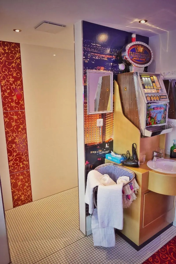 Road Stop Neandertal