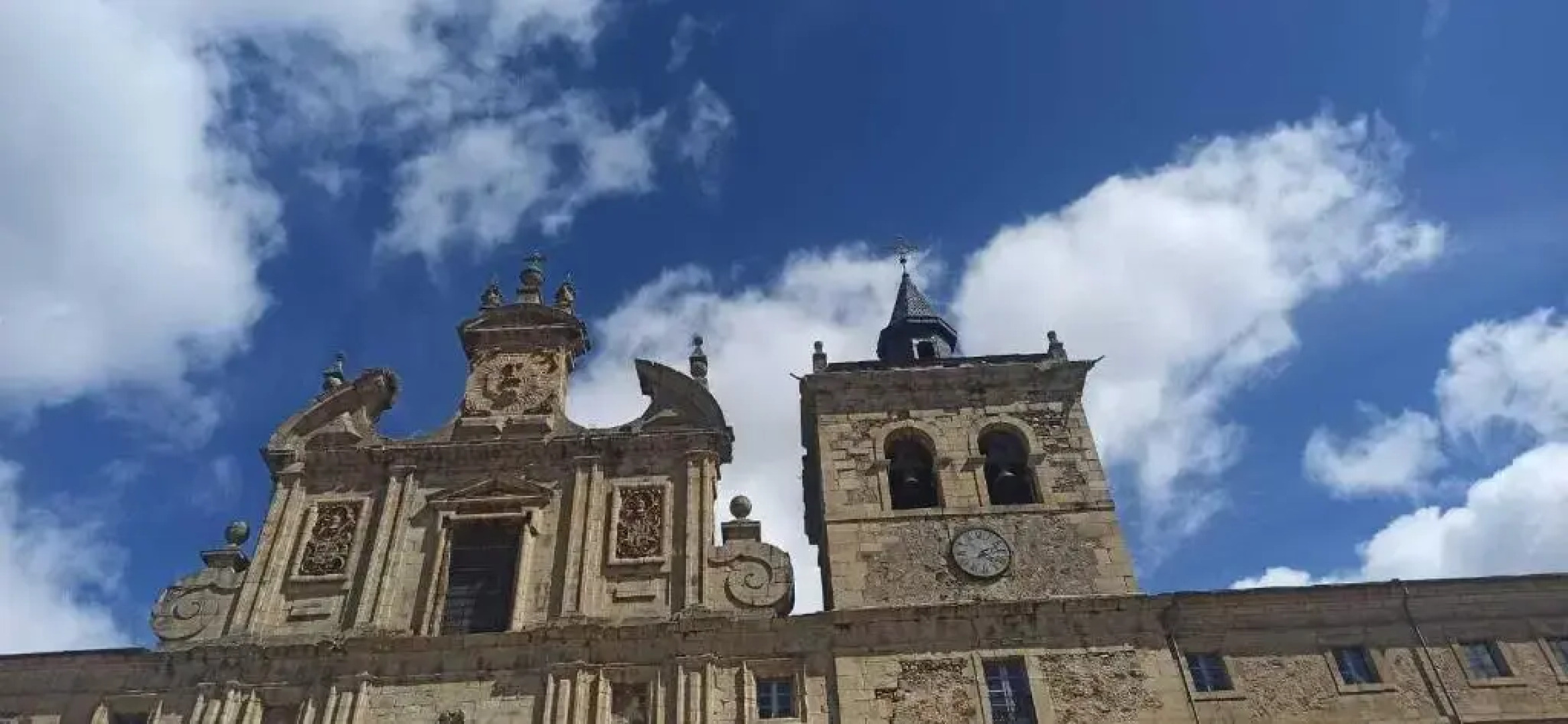 Hostal Restaurante La Charola