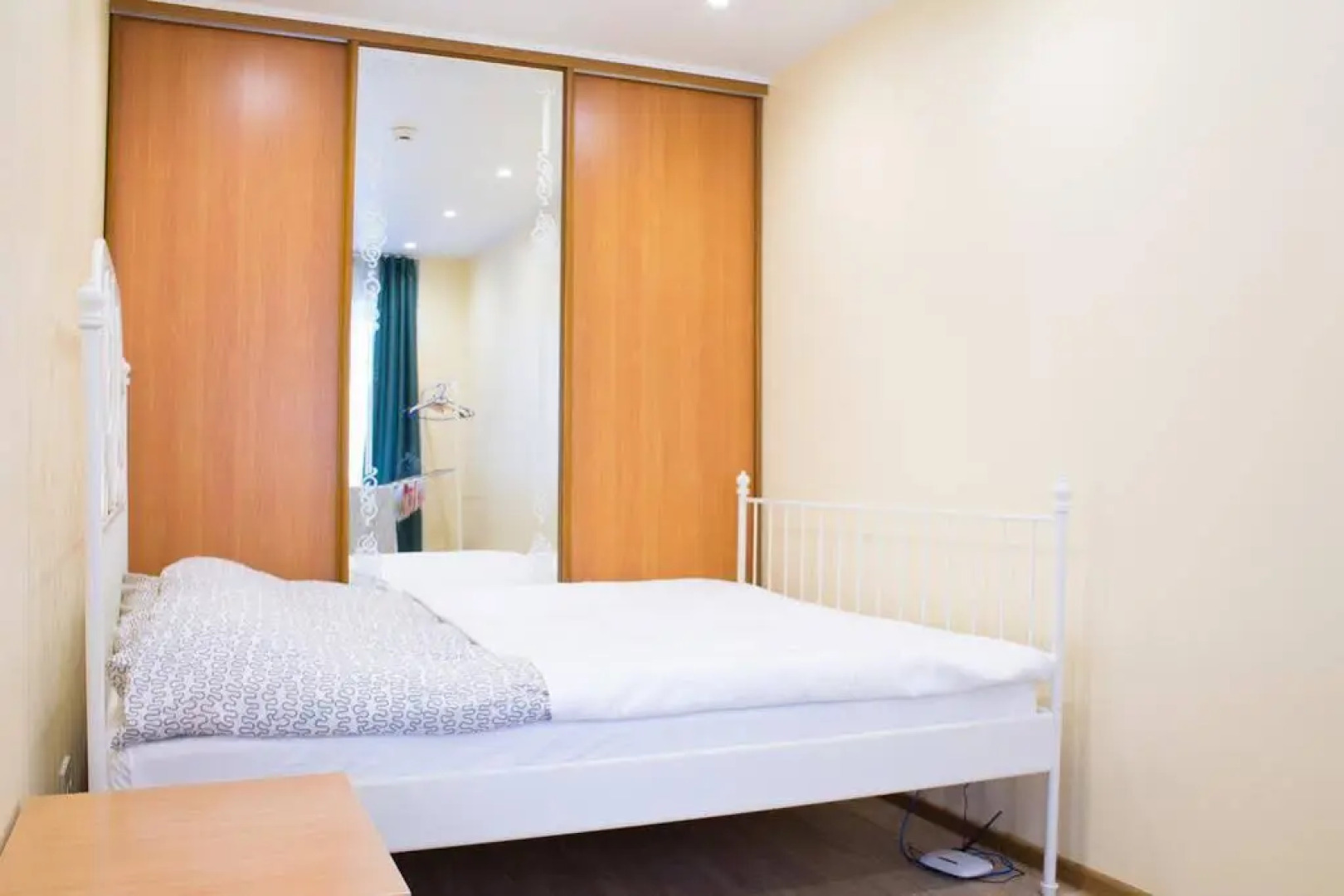 Apple Apartment Ploshad Svobody