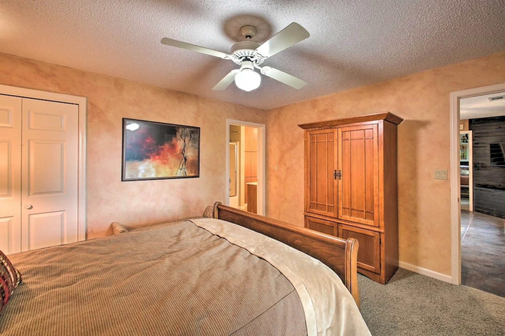 3 Mi to Lake Desoto: Home w/ Furnished Deck!