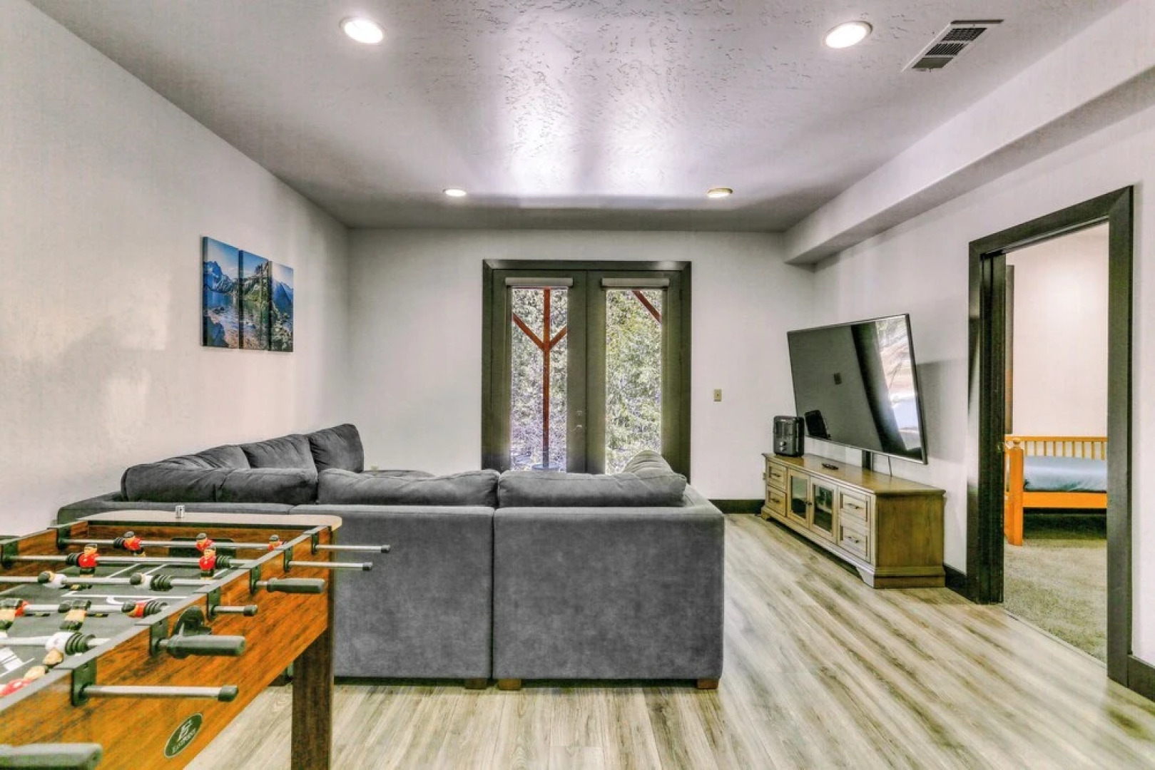 3 Mi to Shaver Lake: Family Home w/ Deck!