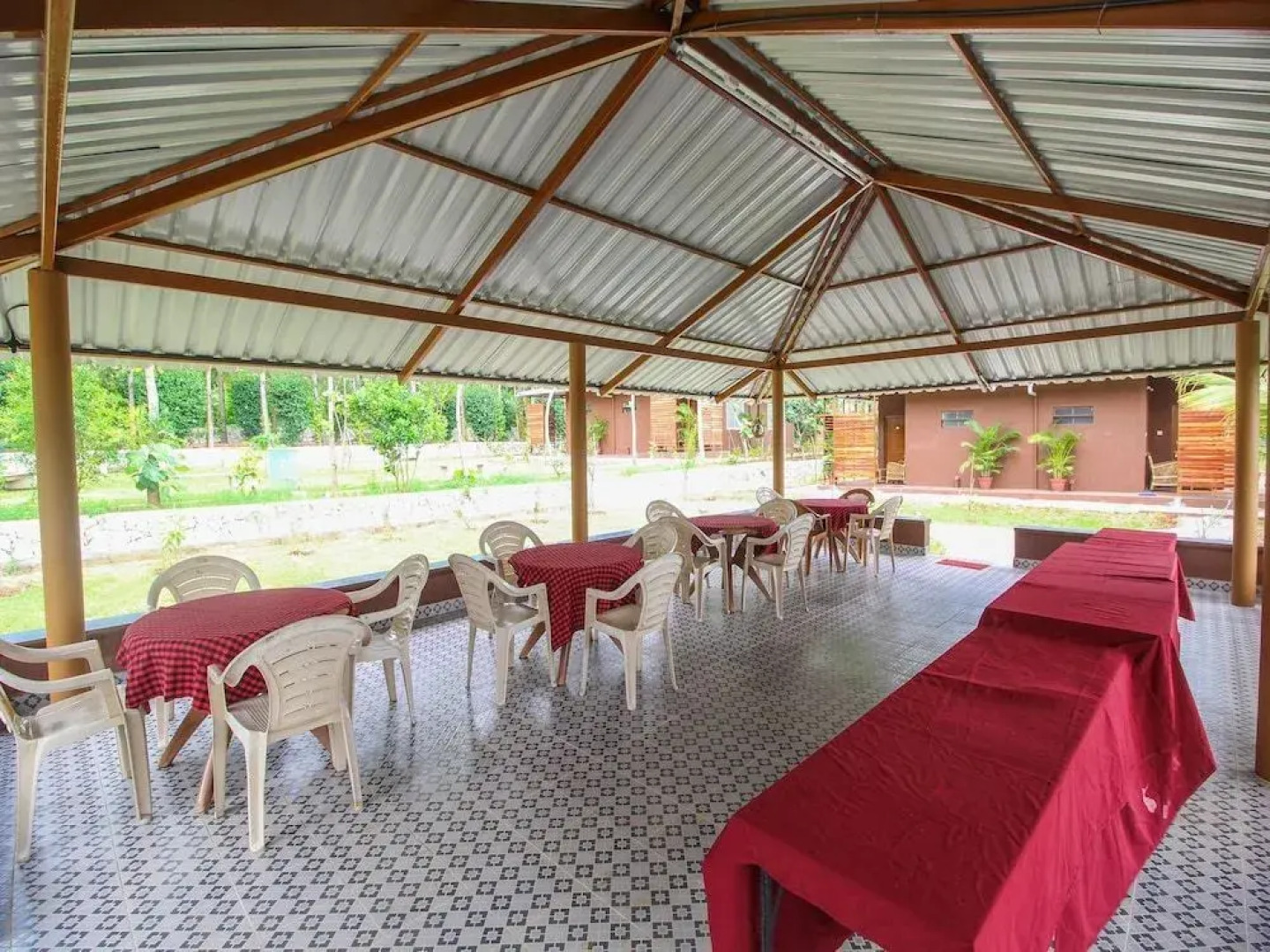 OYO 15708 Sharmada Hidden Nest